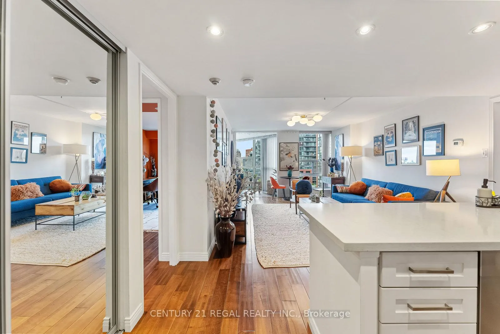 Photo 3 of Unit 710, 701 King Street W, Toronto, Niagara — HOMEH