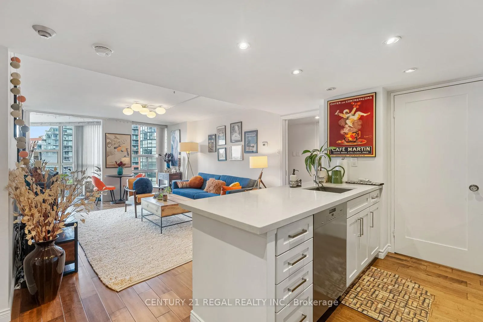 Photo 5 of Unit 710, 701 King Street W, Toronto, Niagara — HOMEH