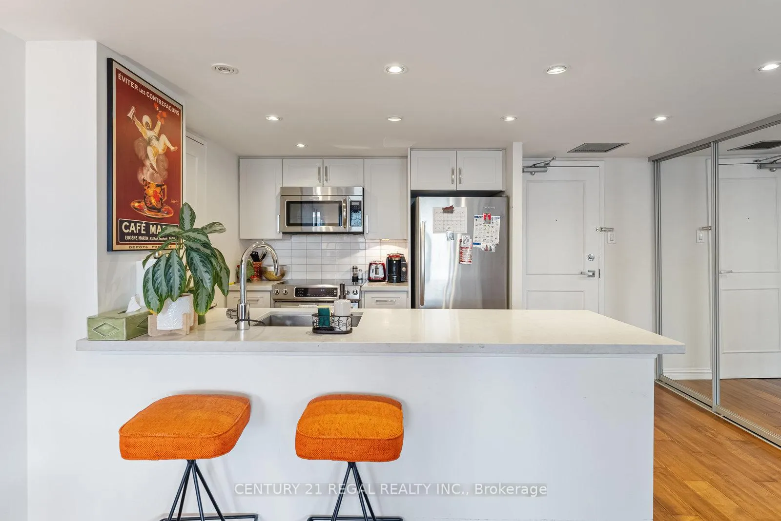 Photo 8 of Unit 710, 701 King Street W, Toronto, Niagara — HOMEH