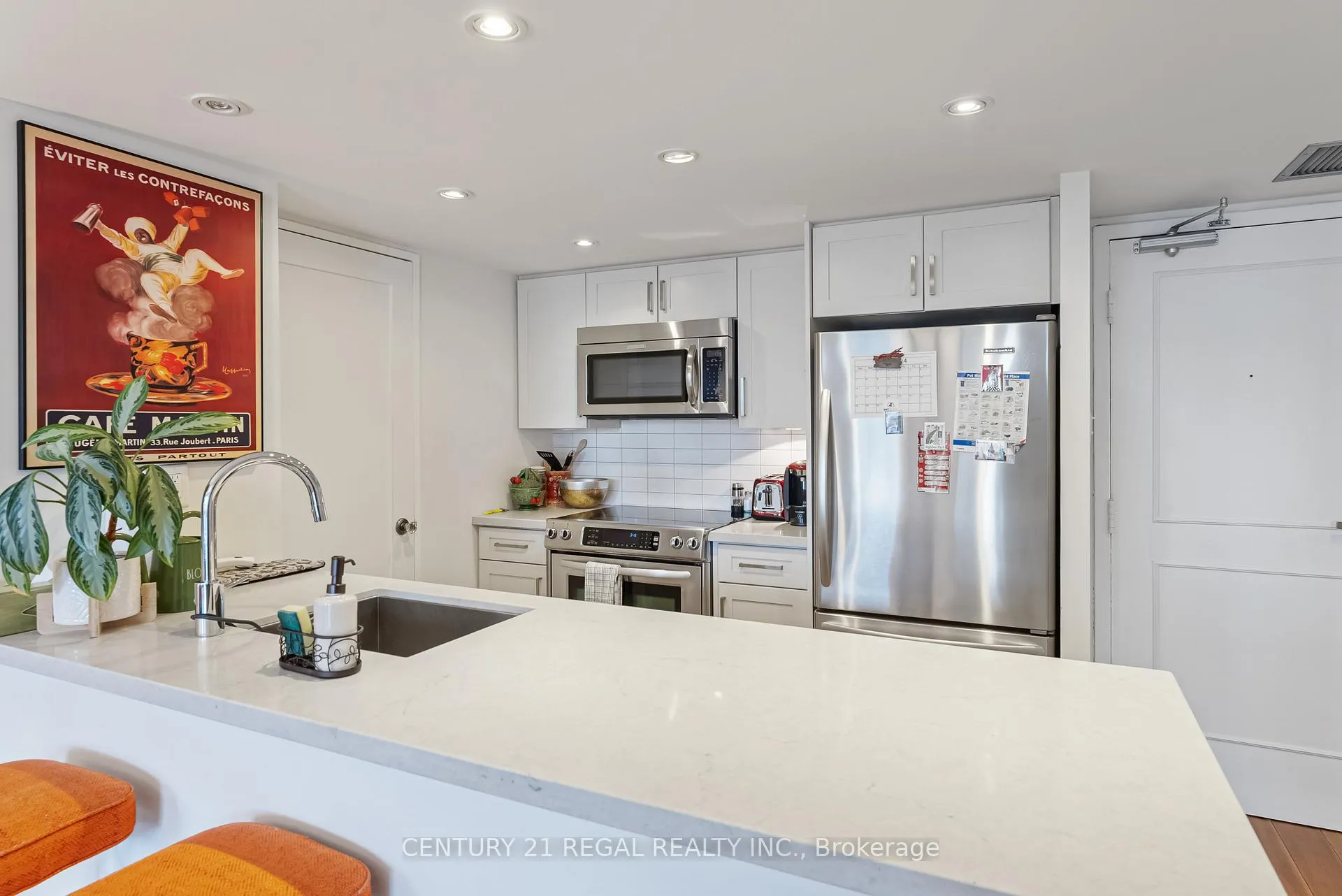 Photo 9 of Unit 710, 701 King Street W, Toronto, Niagara — HOMEH