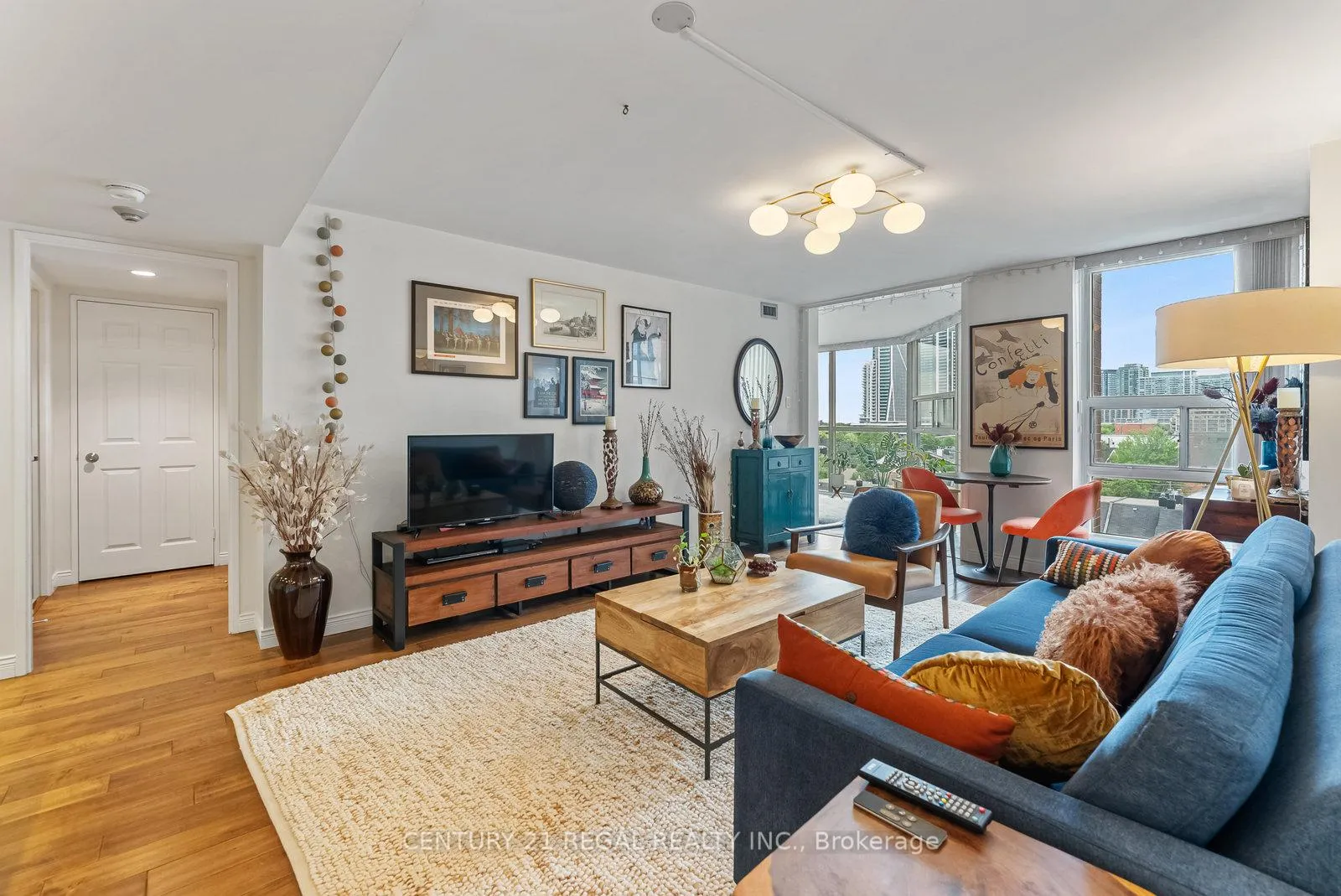 Photo 10 of Unit 710, 701 King Street W, Toronto, Niagara — HOMEH