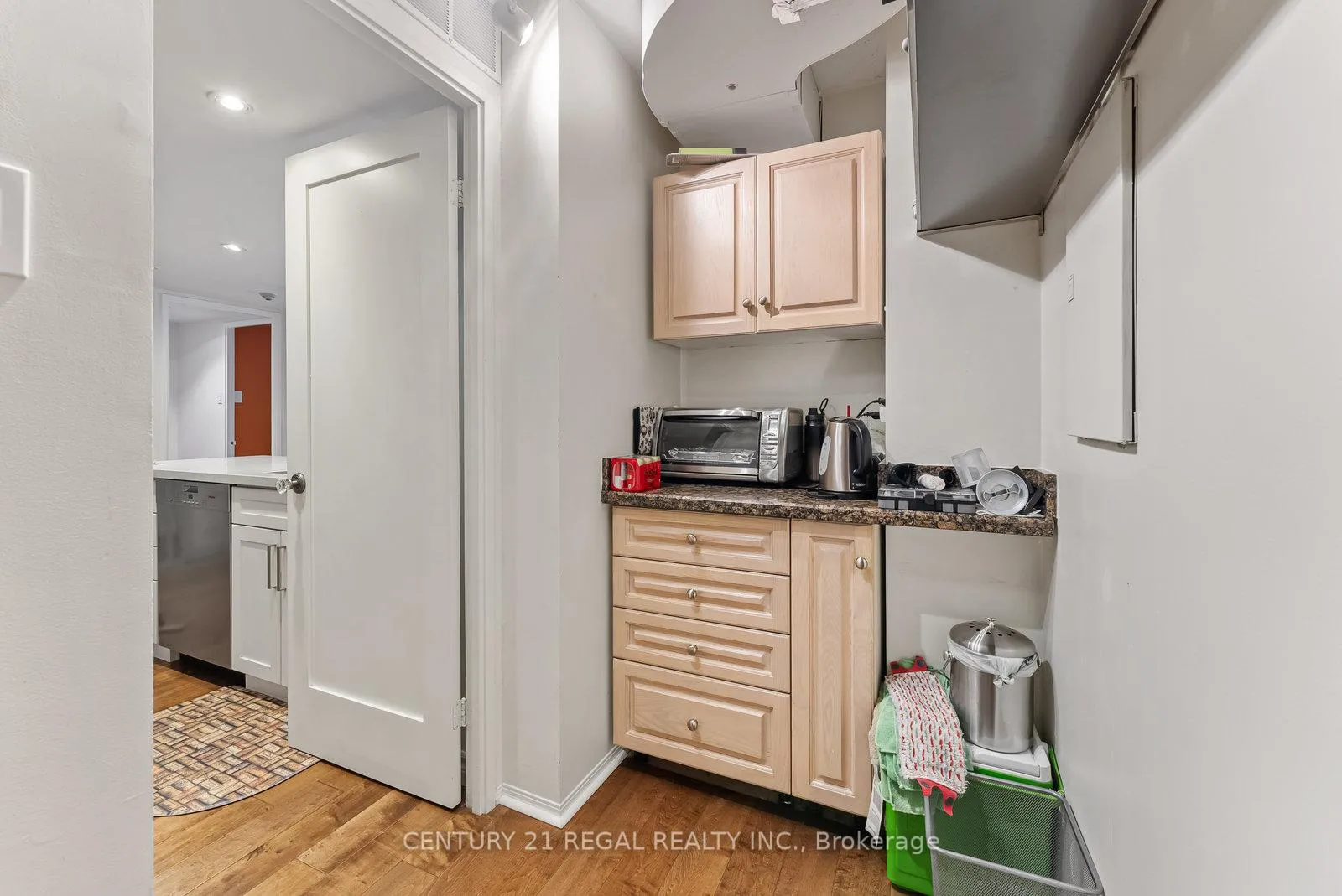 Photo 30 of Unit 710, 701 King Street W, Toronto, Niagara — HOMEH