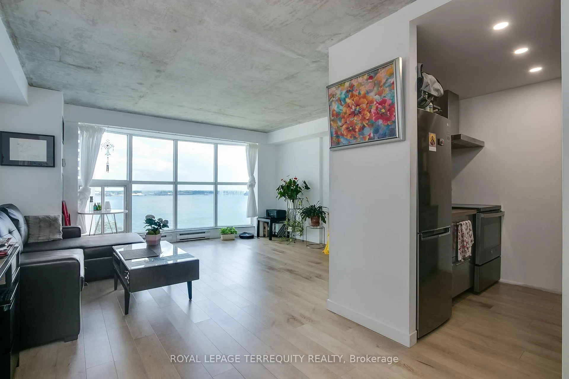 Photo 4 of Unit 1603, 99 Harbour Square, Toronto, Waterfront Communities — HOMEH