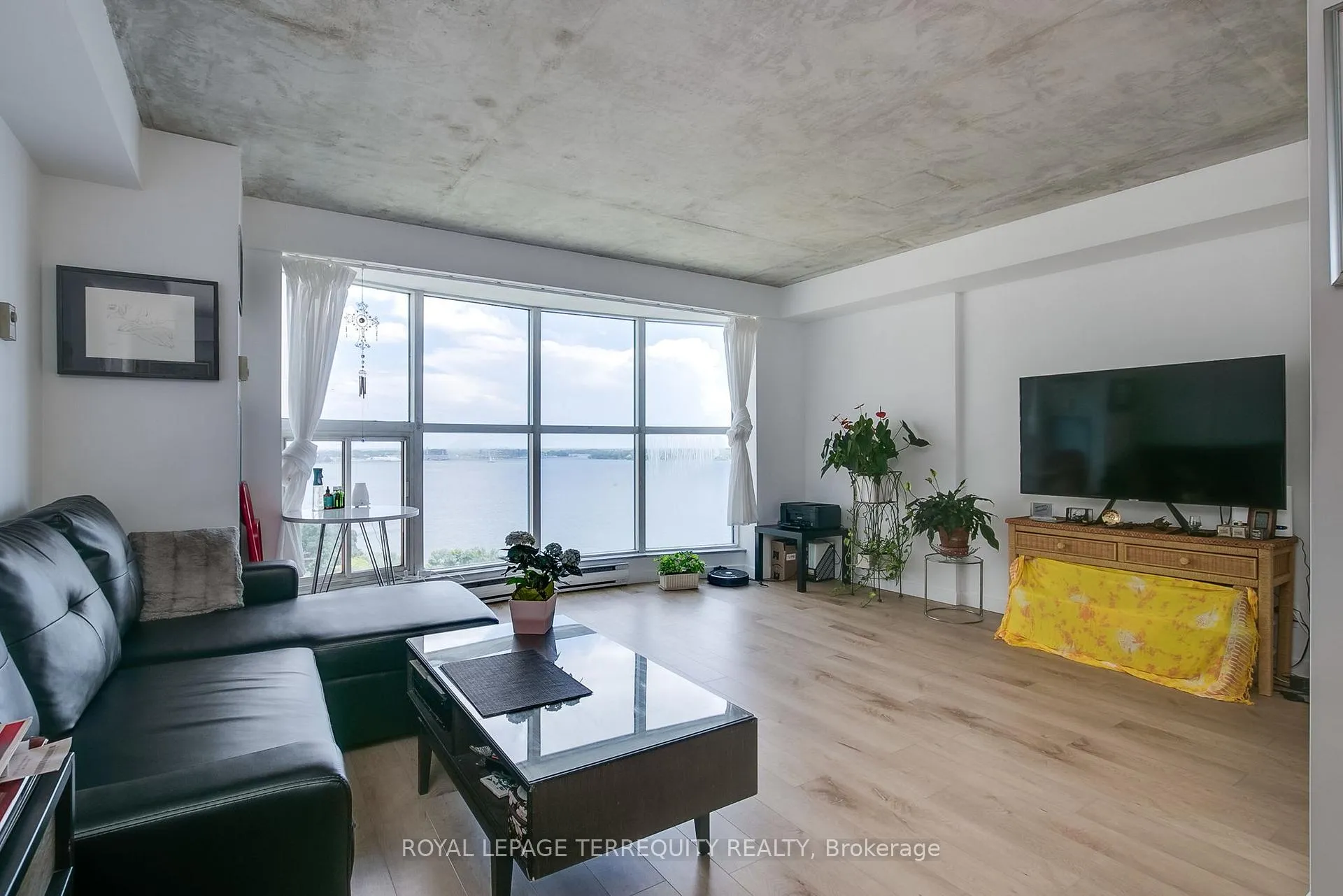 Photo 5 of Unit 1603, 99 Harbour Square, Toronto, Waterfront Communities — HOMEH