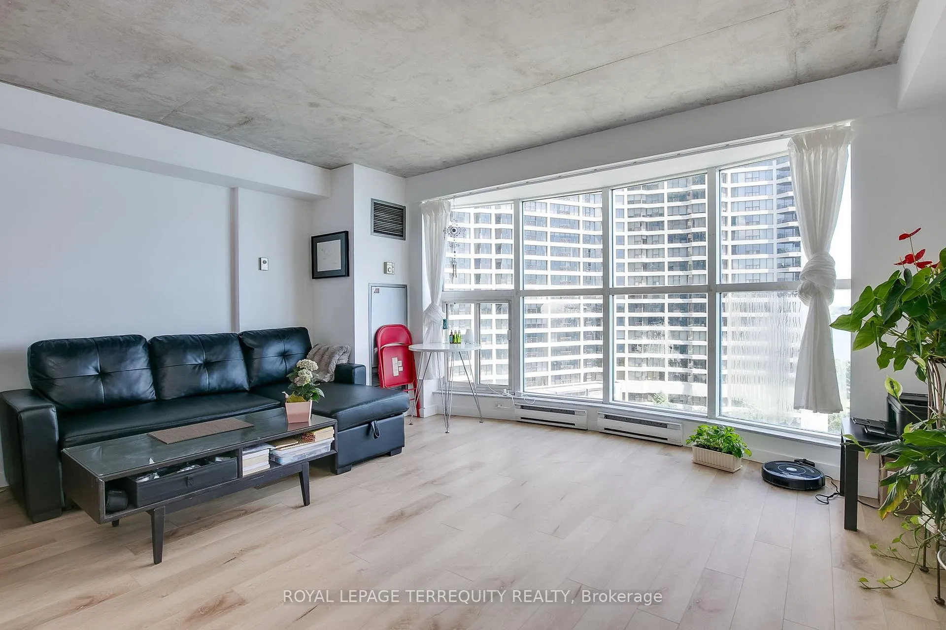 Photo 7 of Unit 1603, 99 Harbour Square, Toronto, Waterfront Communities — HOMEH