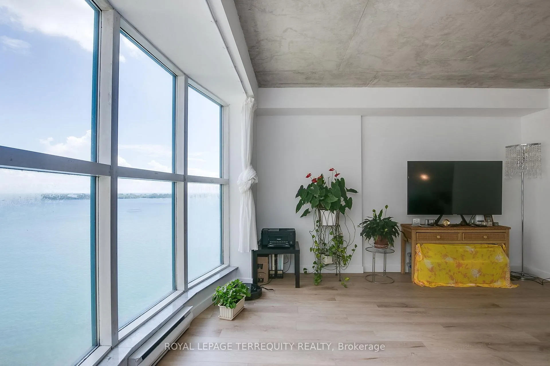 Photo 8 of Unit 1603, 99 Harbour Square, Toronto, Waterfront Communities — HOMEH