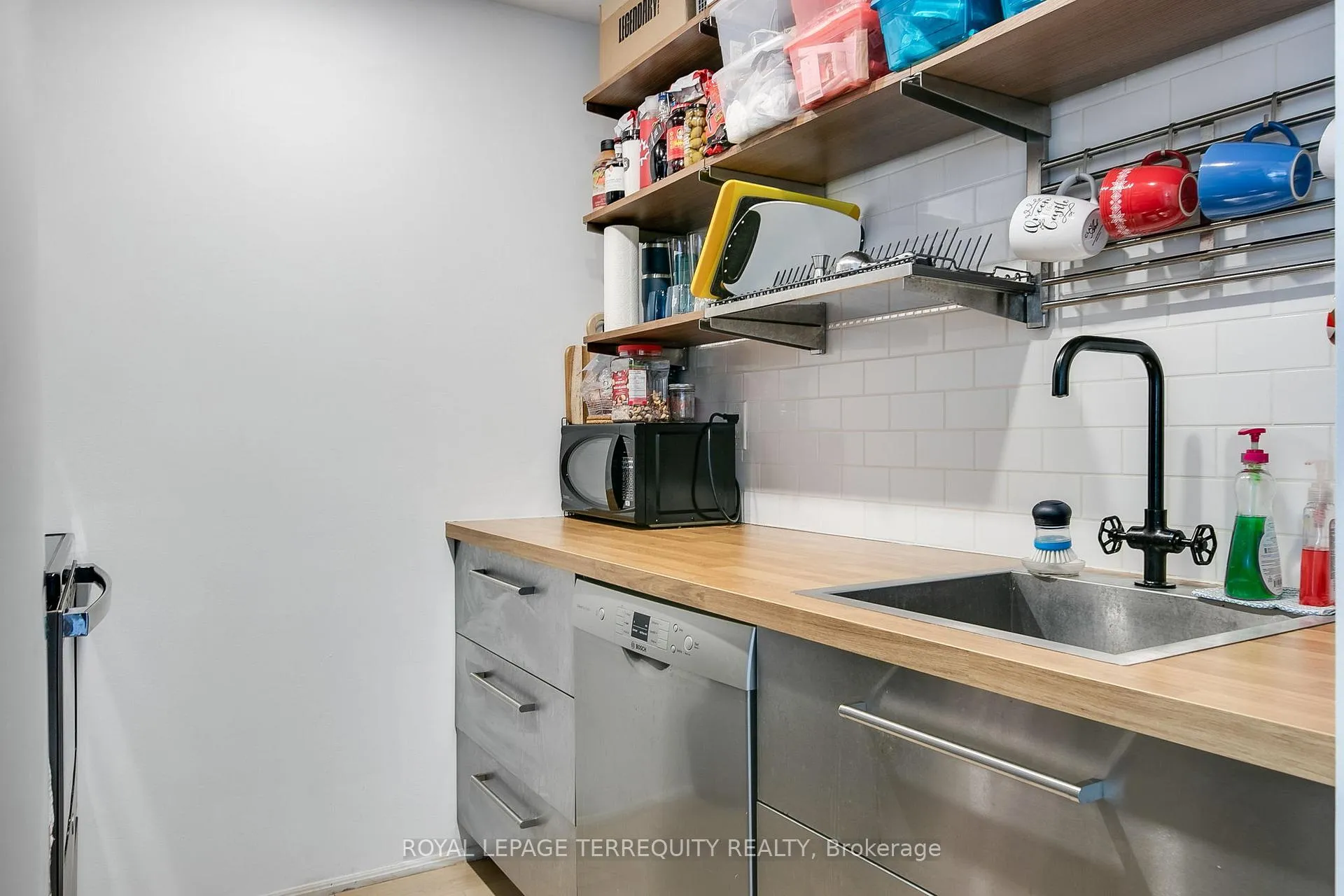 Photo 9 of Unit 1603, 99 Harbour Square, Toronto, Waterfront Communities — HOMEH