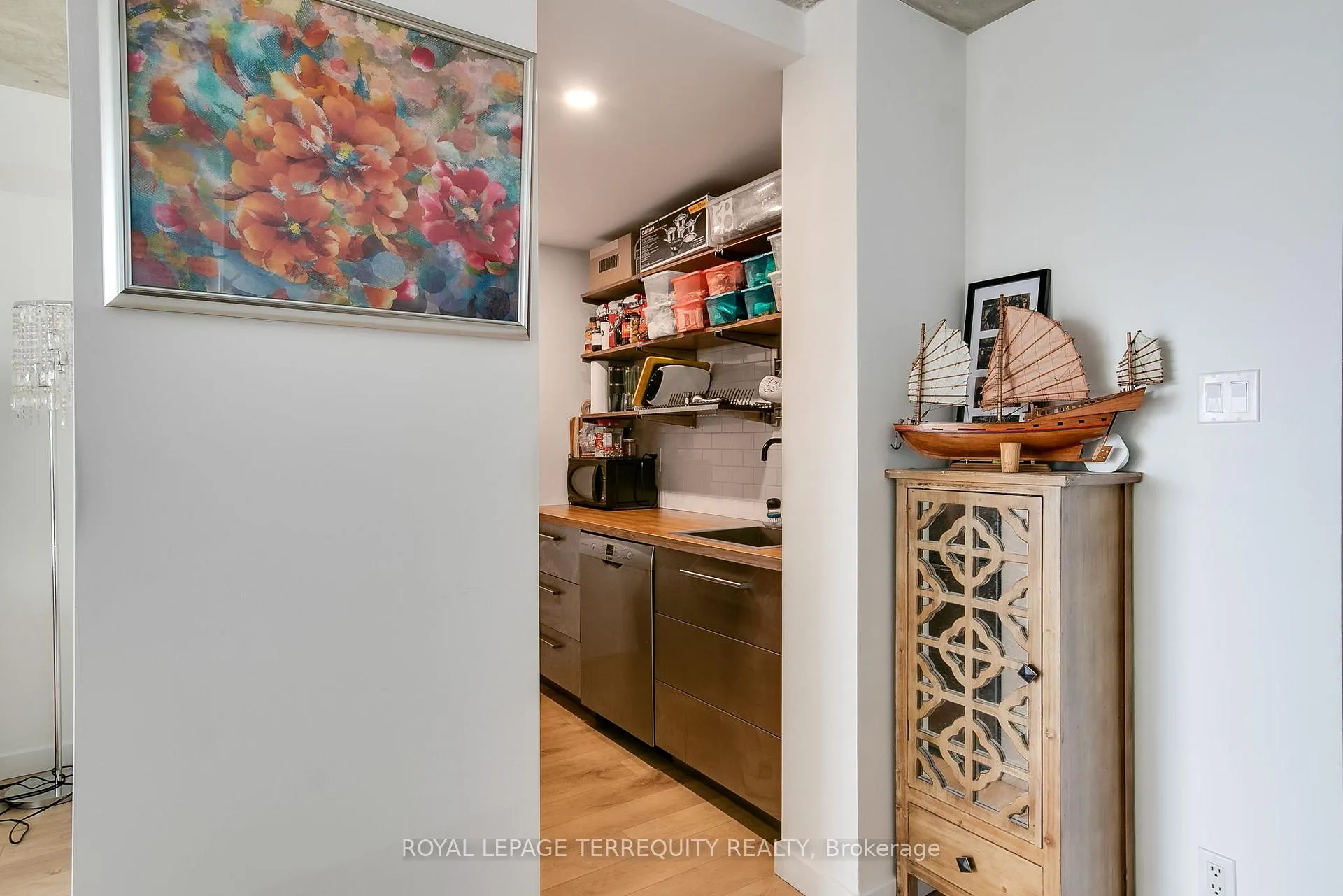 Photo 10 of Unit 1603, 99 Harbour Square, Toronto, Waterfront Communities — HOMEH