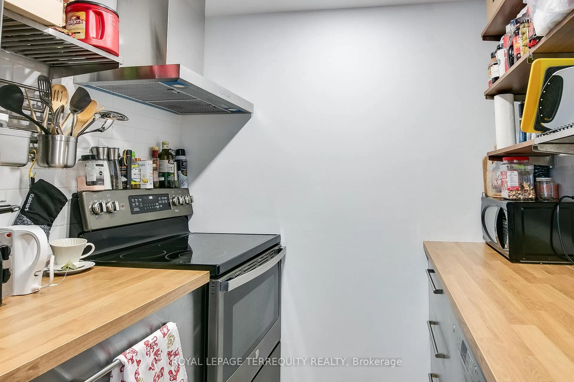 Photo 11 of Unit 1603, 99 Harbour Square, Toronto, Waterfront Communities — HOMEH
