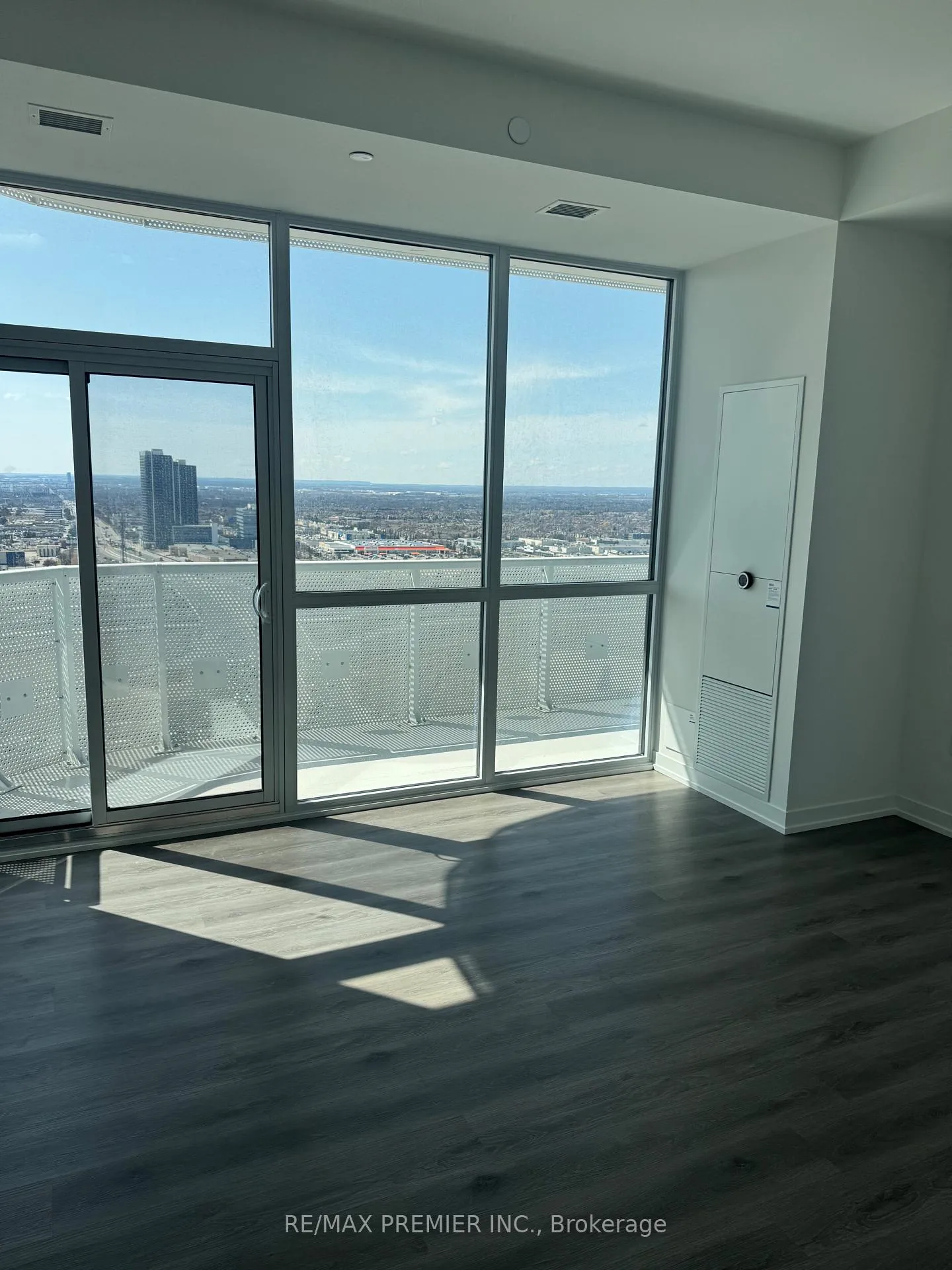 Photo 15 of Unit 2709, 225 Commerce Street, Vaughan, Vaughan Corporate Centre — HOMEH