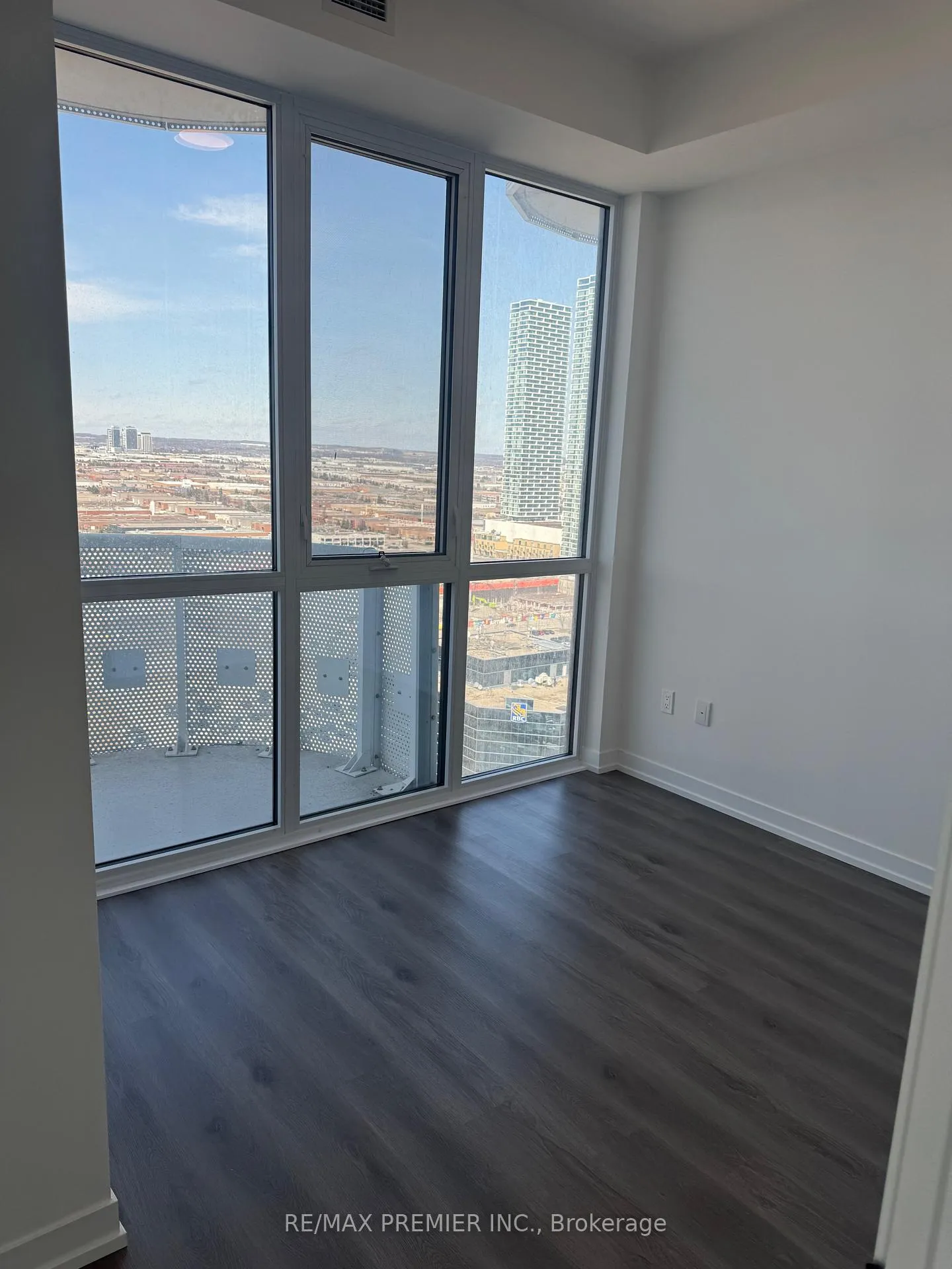 Photo 16 of Unit 2709, 225 Commerce Street, Vaughan, Vaughan Corporate Centre — HOMEH