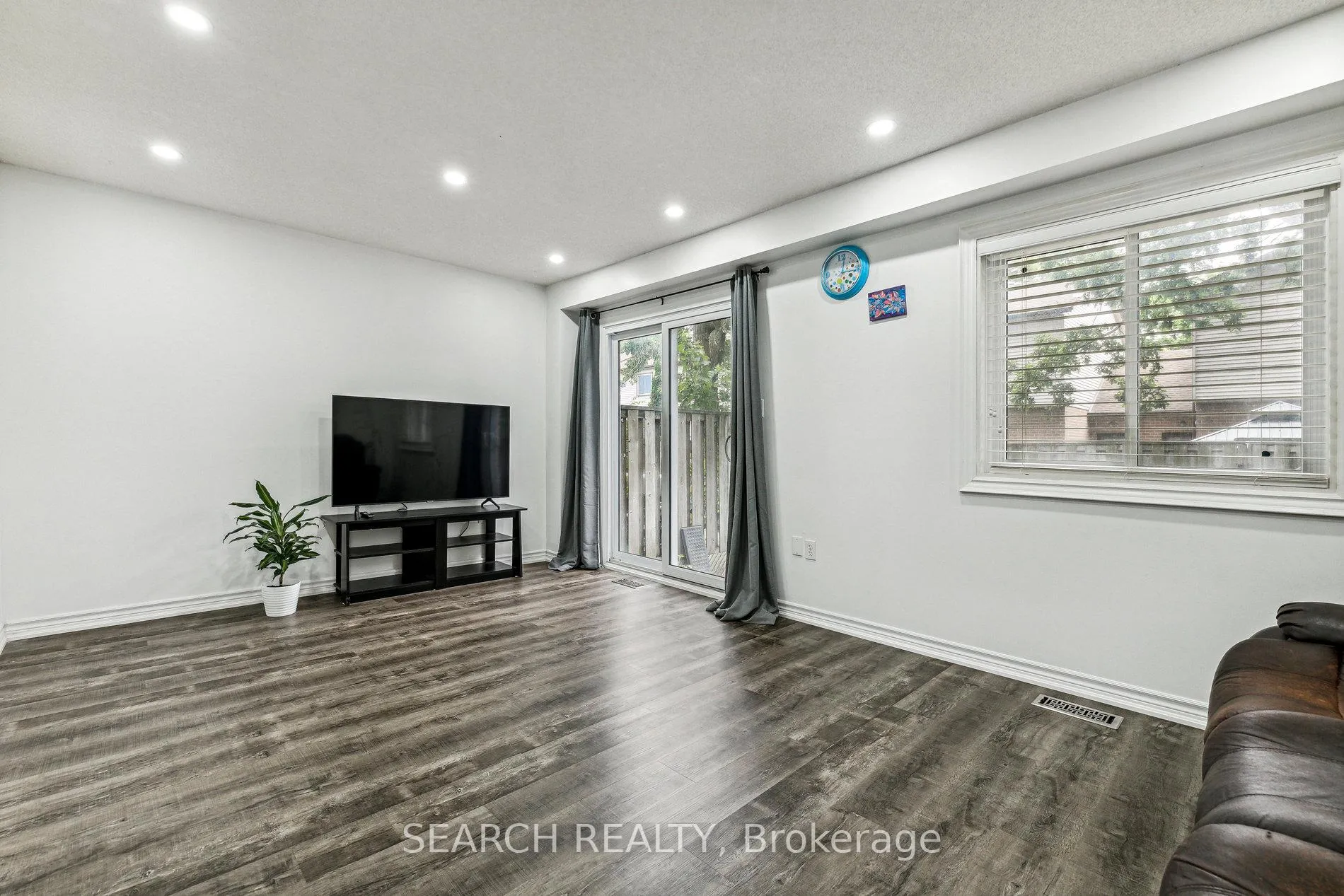 Photo 5 of Unit 26, 610 Barton Street, Hamilton, Stoney Creek — HOMEH