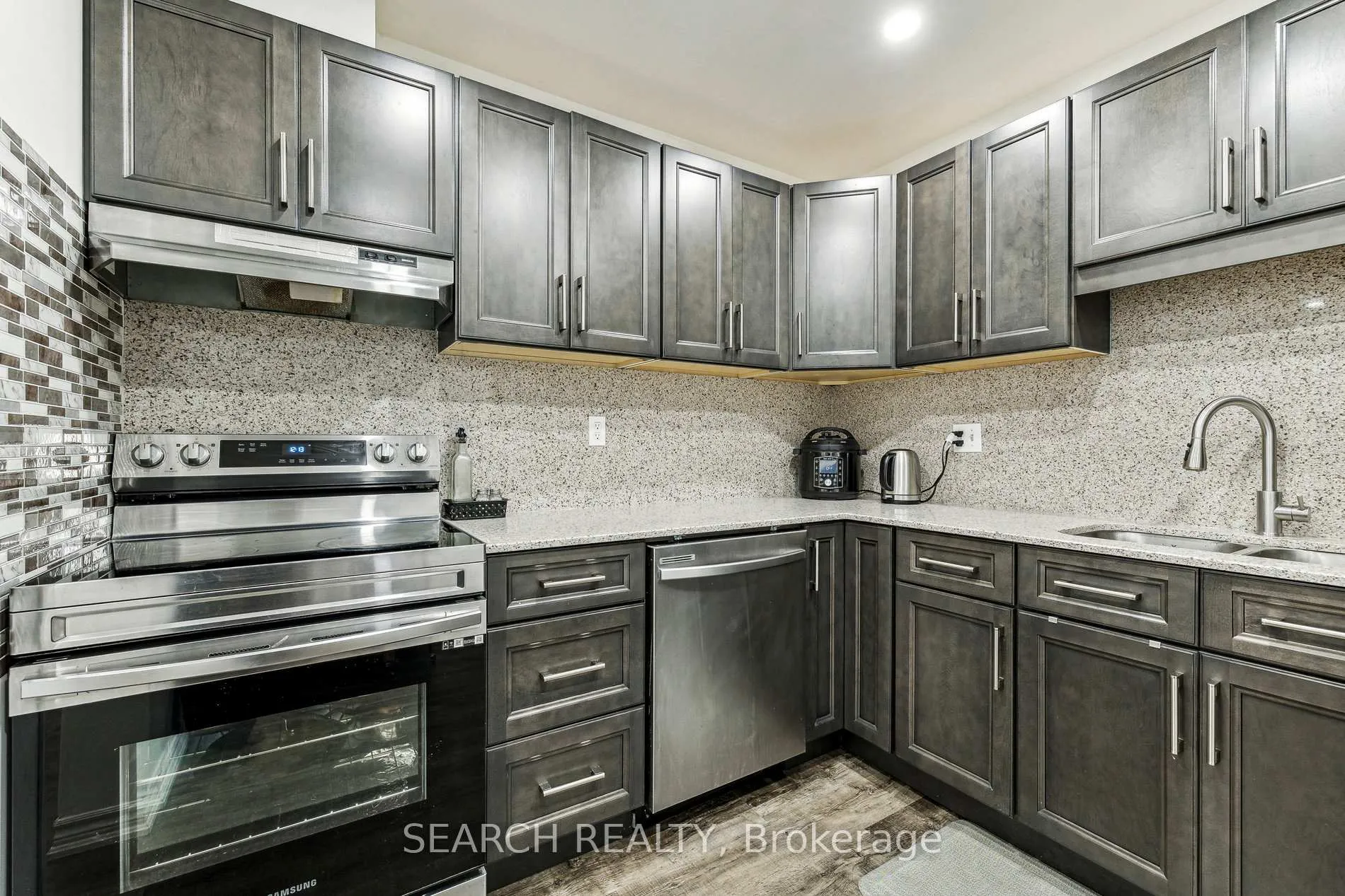 Photo 6 of Unit 26, 610 Barton Street, Hamilton, Stoney Creek — HOMEH