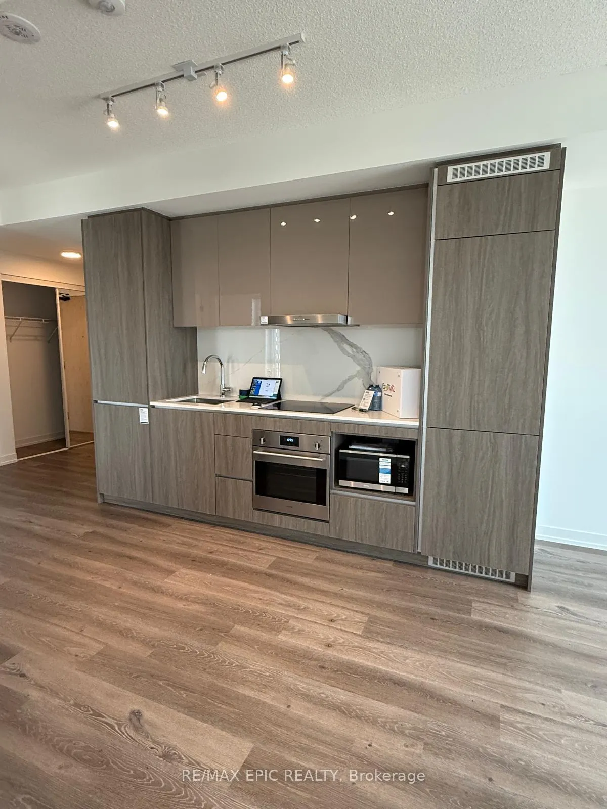 Photo 2 of Unit #2312, 28 Interchange Way, Vaughan, Vaughan Corporate Centre — HOMEH