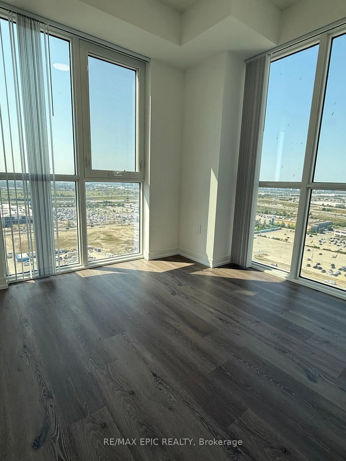 Photo 7 of Unit #2312, 28 Interchange Way, Vaughan, Vaughan Corporate Centre — HOMEH