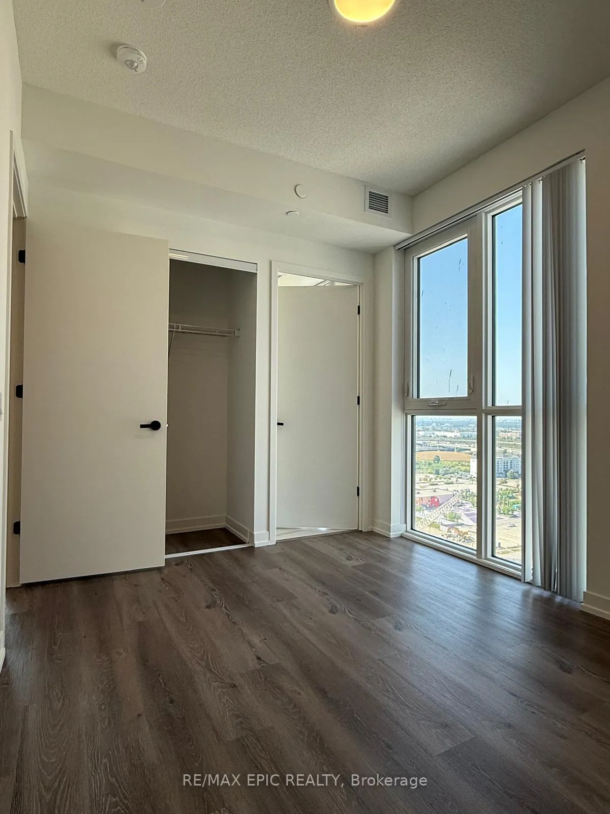 Photo 9 of Unit #2312, 28 Interchange Way, Vaughan, Vaughan Corporate Centre — HOMEH