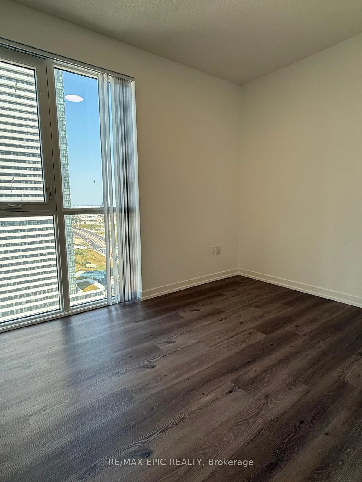 Photo 11 of Unit #2312, 28 Interchange Way, Vaughan, Vaughan Corporate Centre — HOMEH