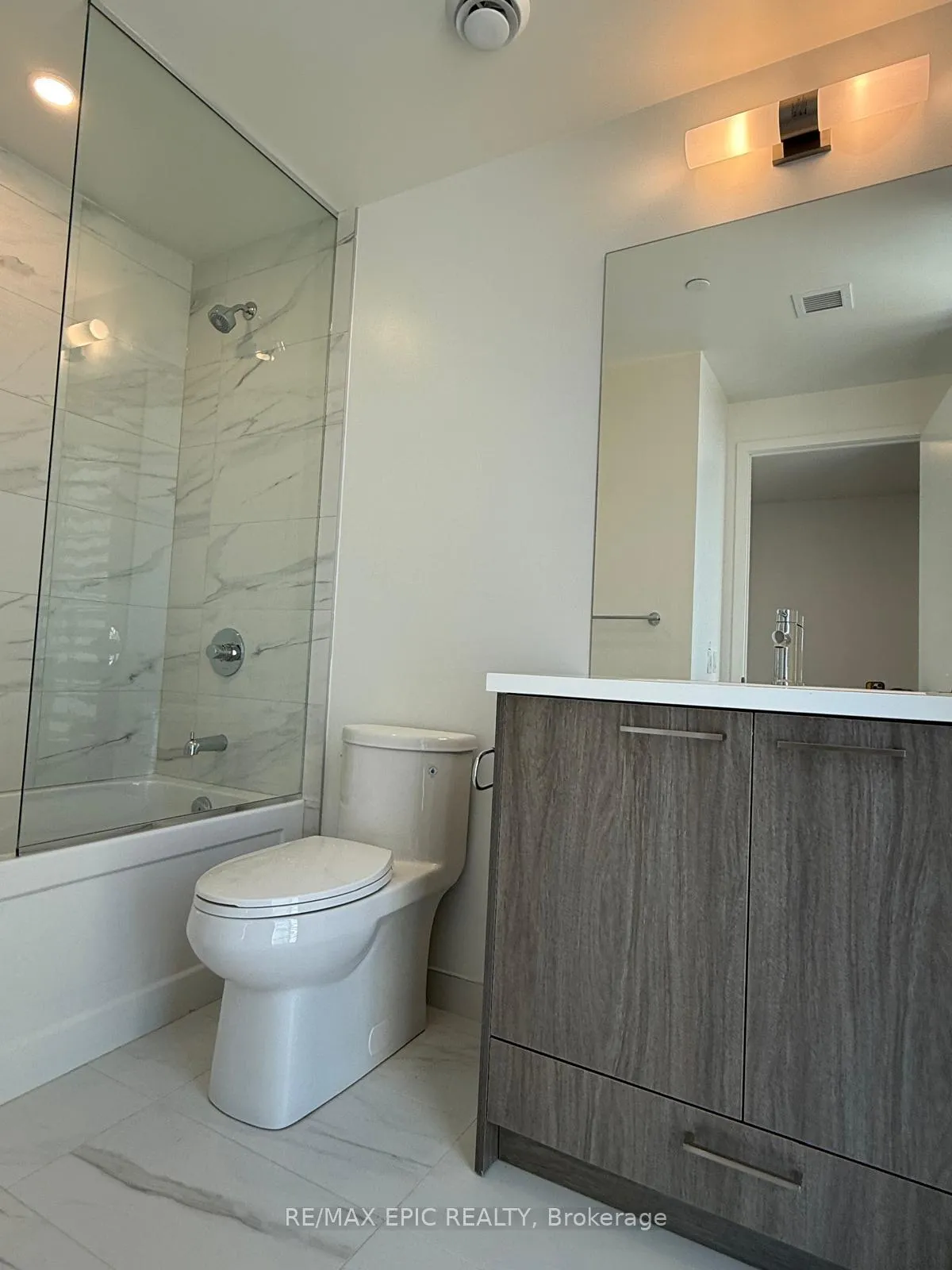 Photo 12 of Unit #2312, 28 Interchange Way, Vaughan, Vaughan Corporate Centre — HOMEH