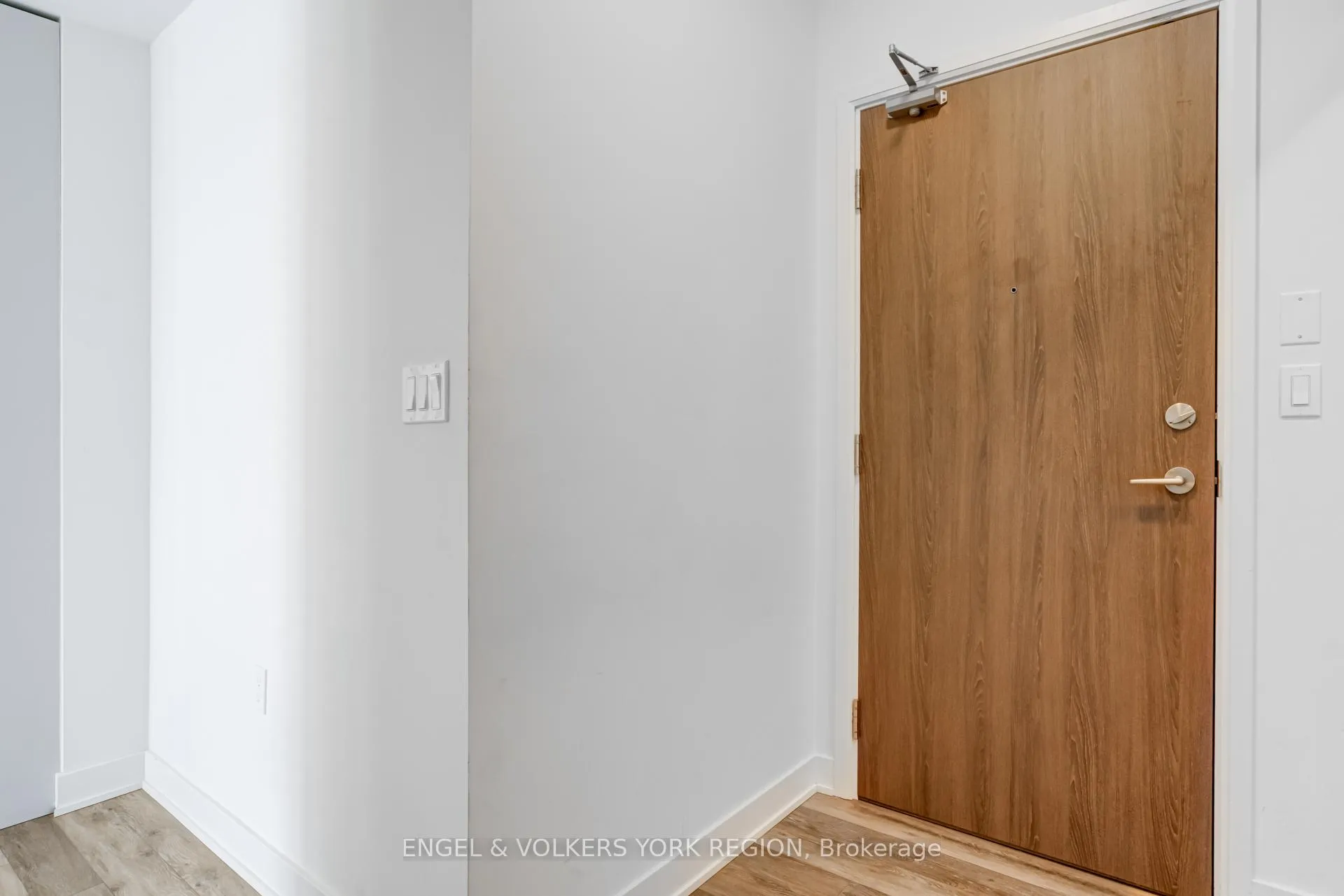 Photo 7 of Unit 1618, 27 Bathurst Street, Toronto, Waterfront Communities — HOMEH