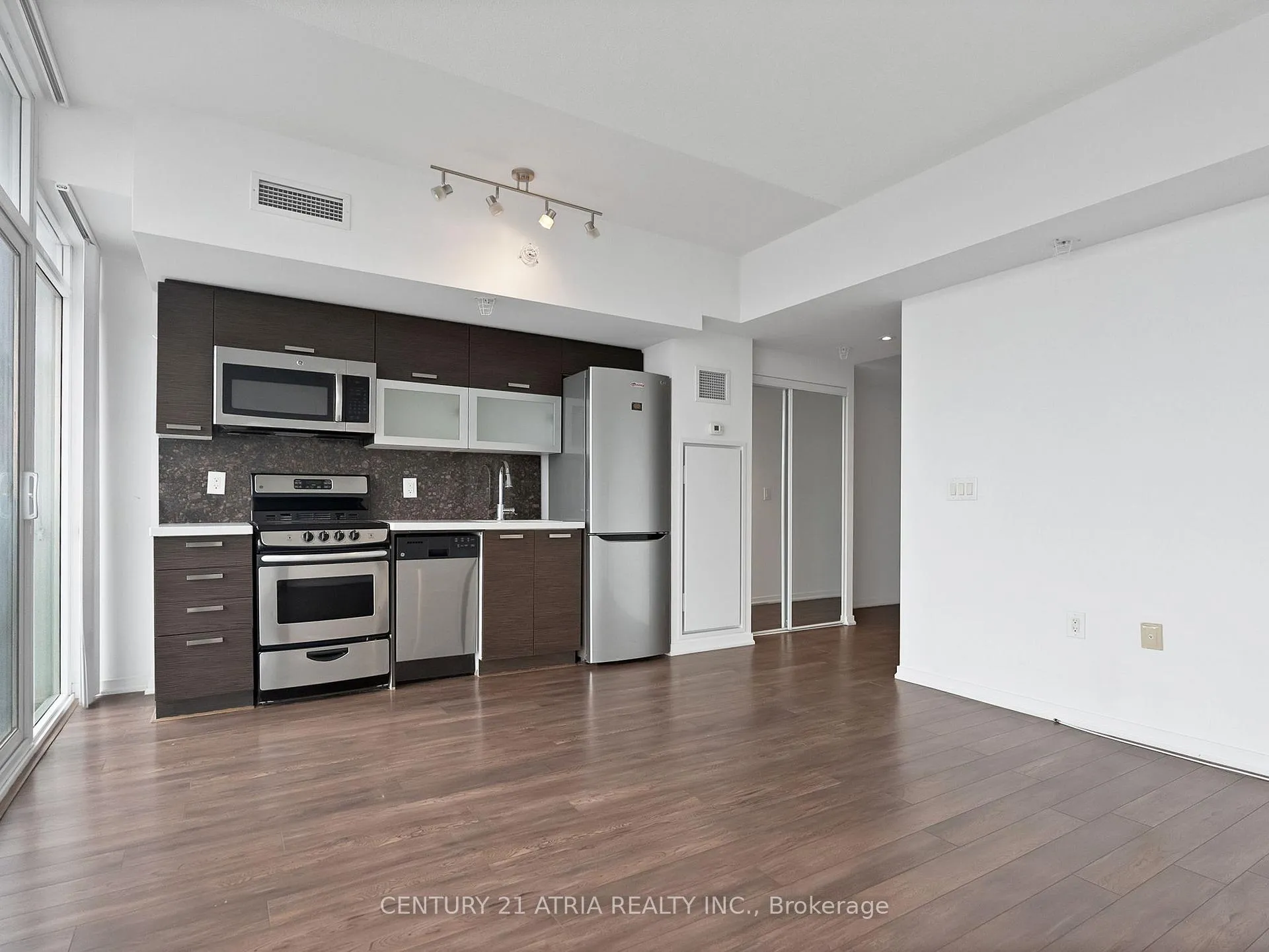 Photo 9 of 36 Lisgar Street, Toronto, Little Portugal — HOMEH
