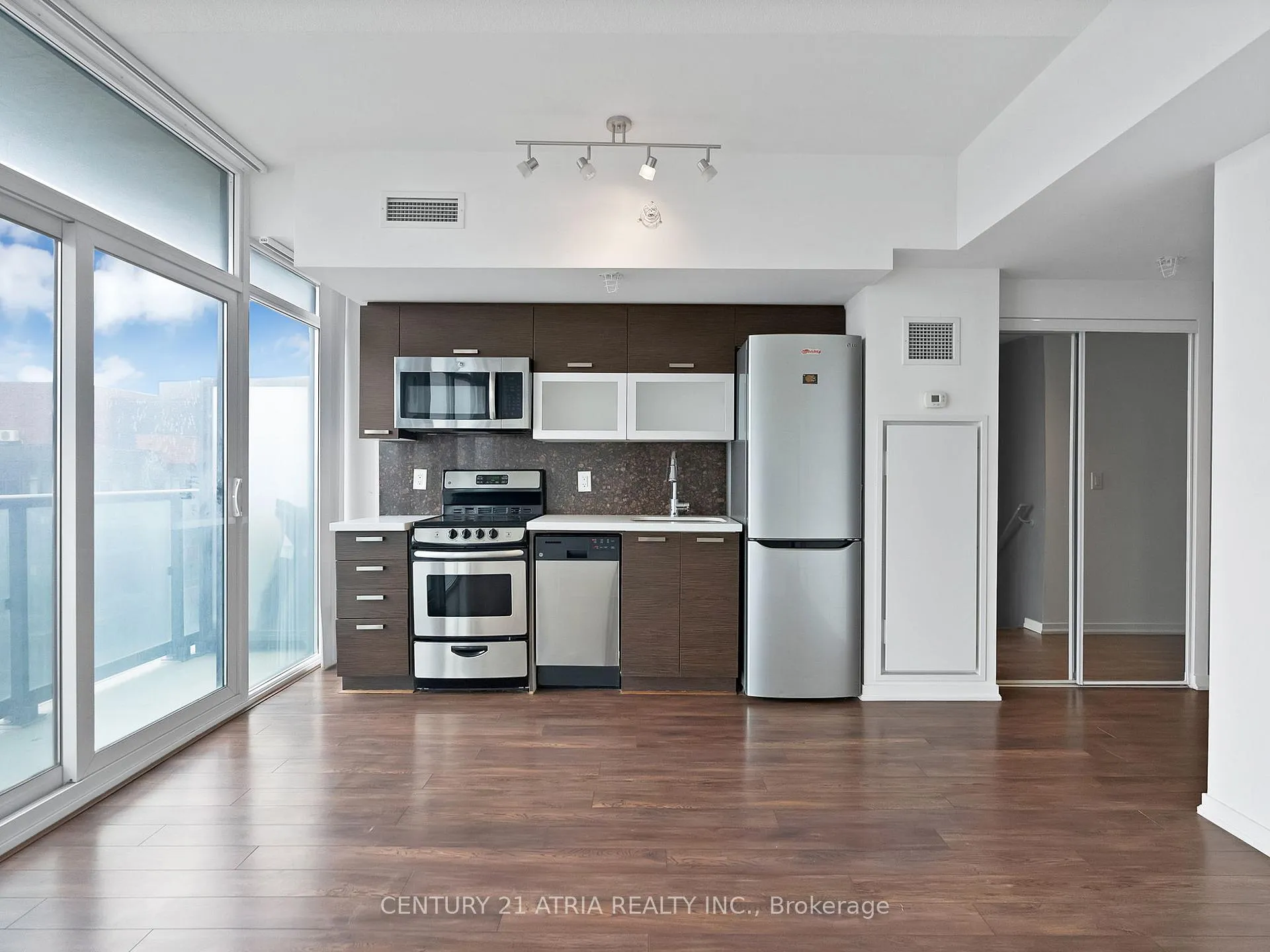 Photo 11 of 36 Lisgar Street, Toronto, Little Portugal — HOMEH