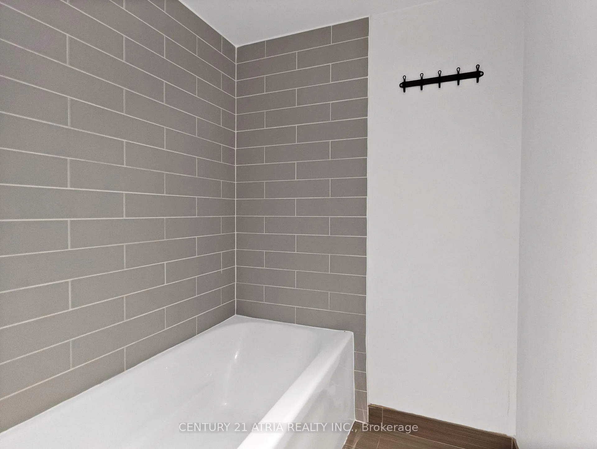 Photo 21 of 36 Lisgar Street, Toronto, Little Portugal — HOMEH