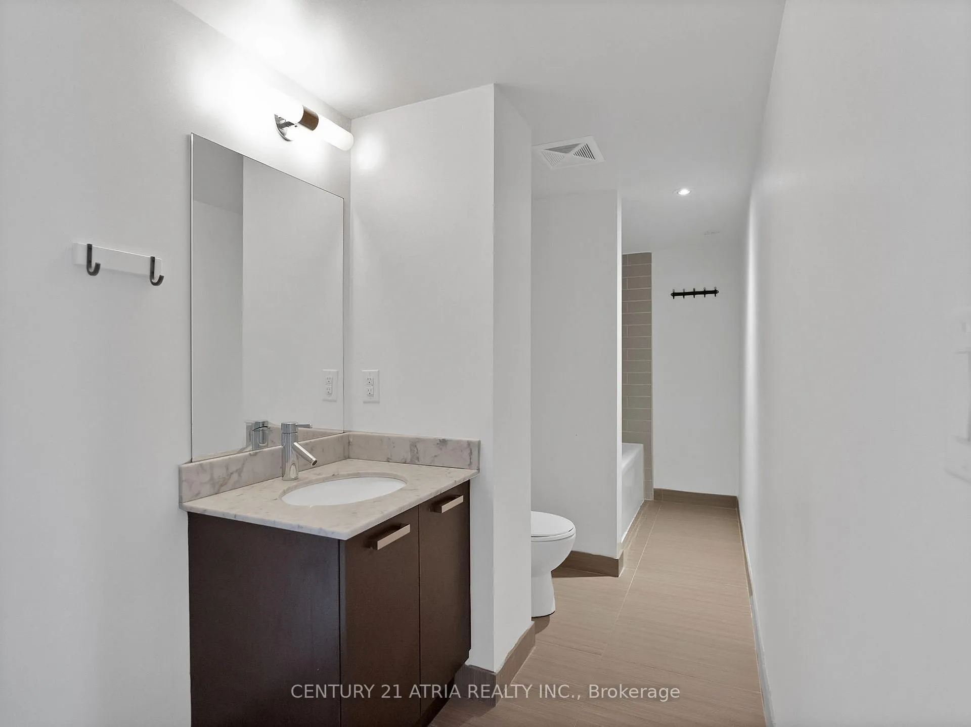 Photo 23 of 36 Lisgar Street, Toronto, Little Portugal — HOMEH