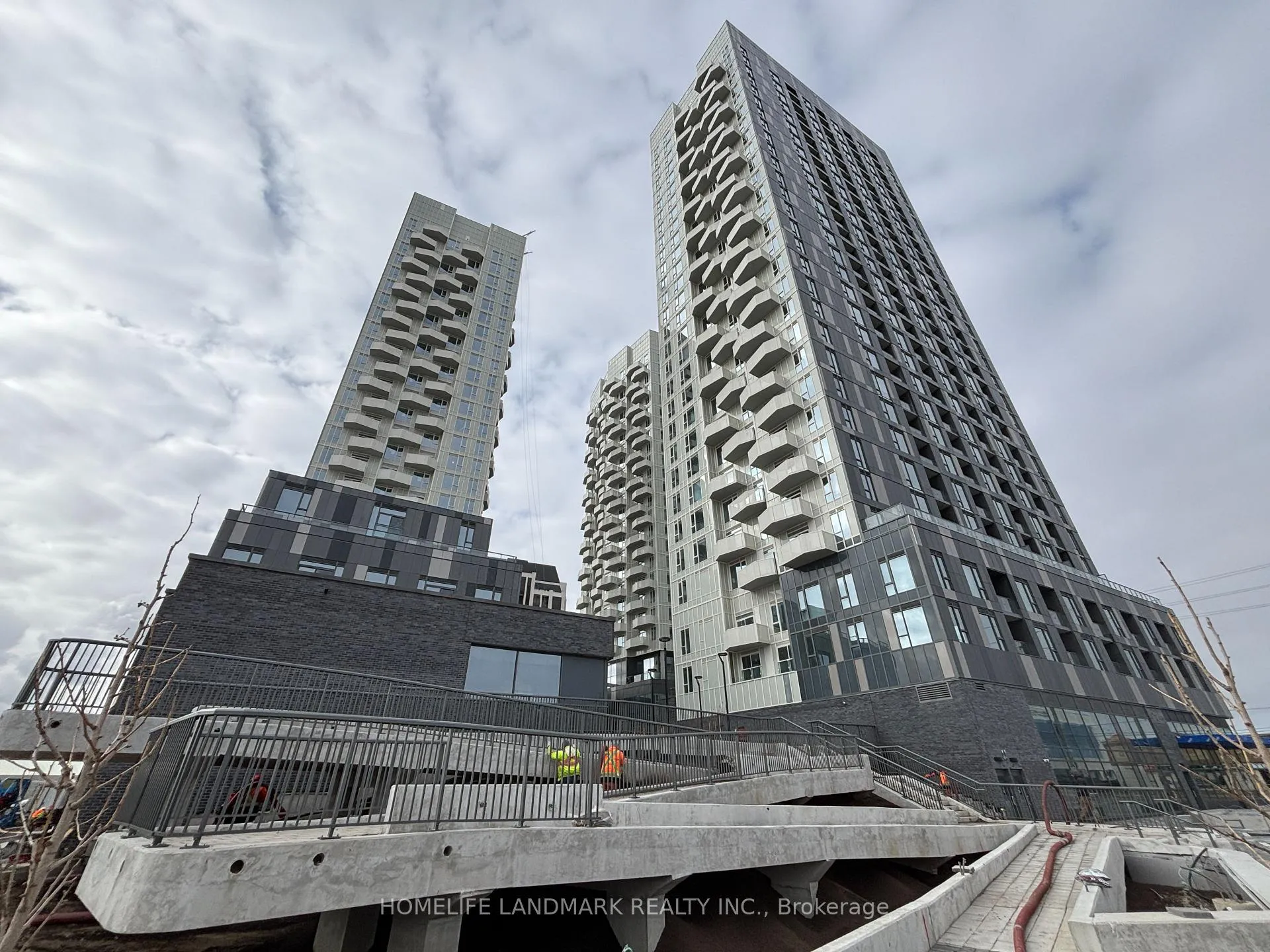 Photo 1 of Unit 2422, 498 Caldari Road, Vaughan, Concord — HOMEH
