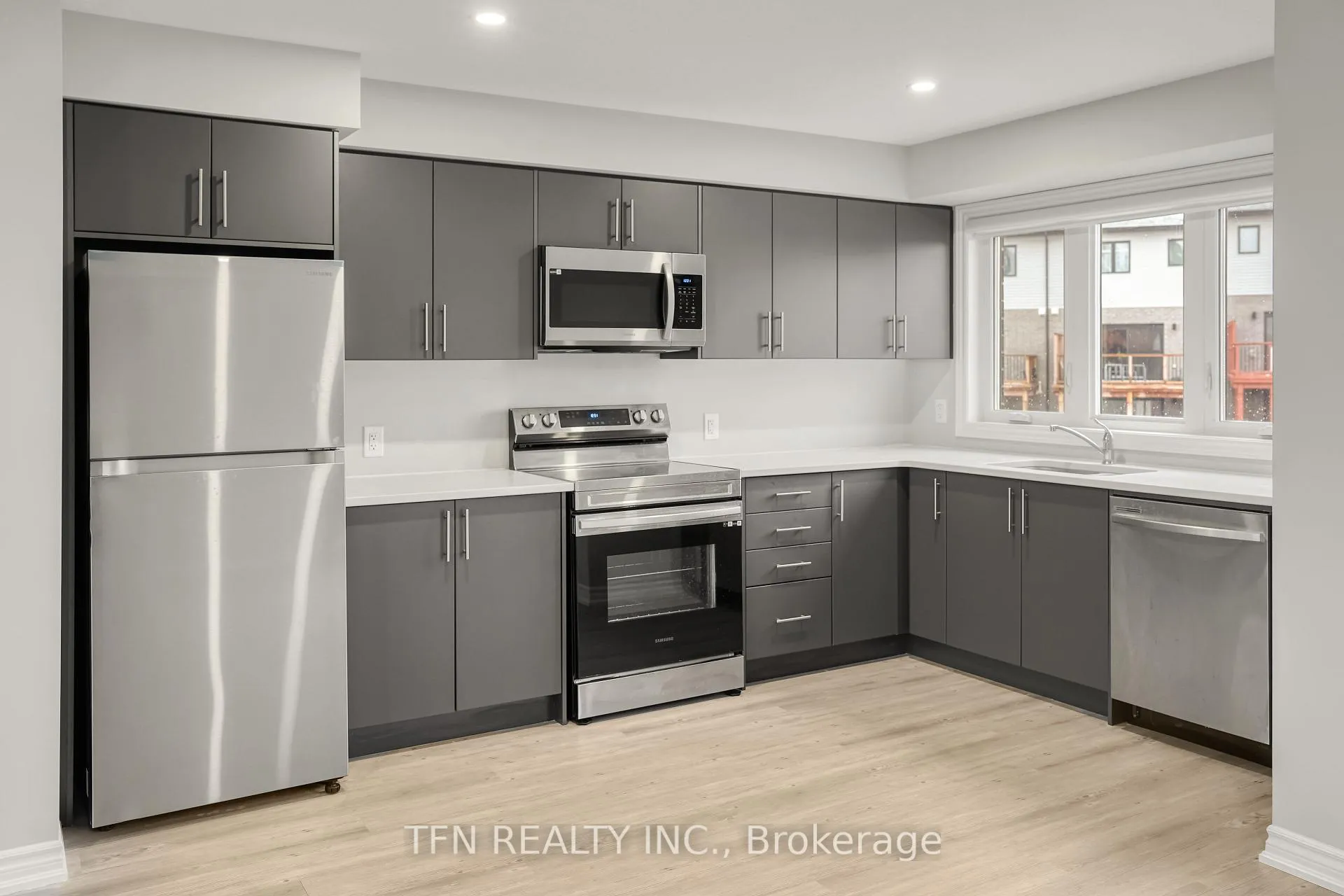 Photo 5 of 293 Chapel Hill Drive, Kitchener — HOMEH