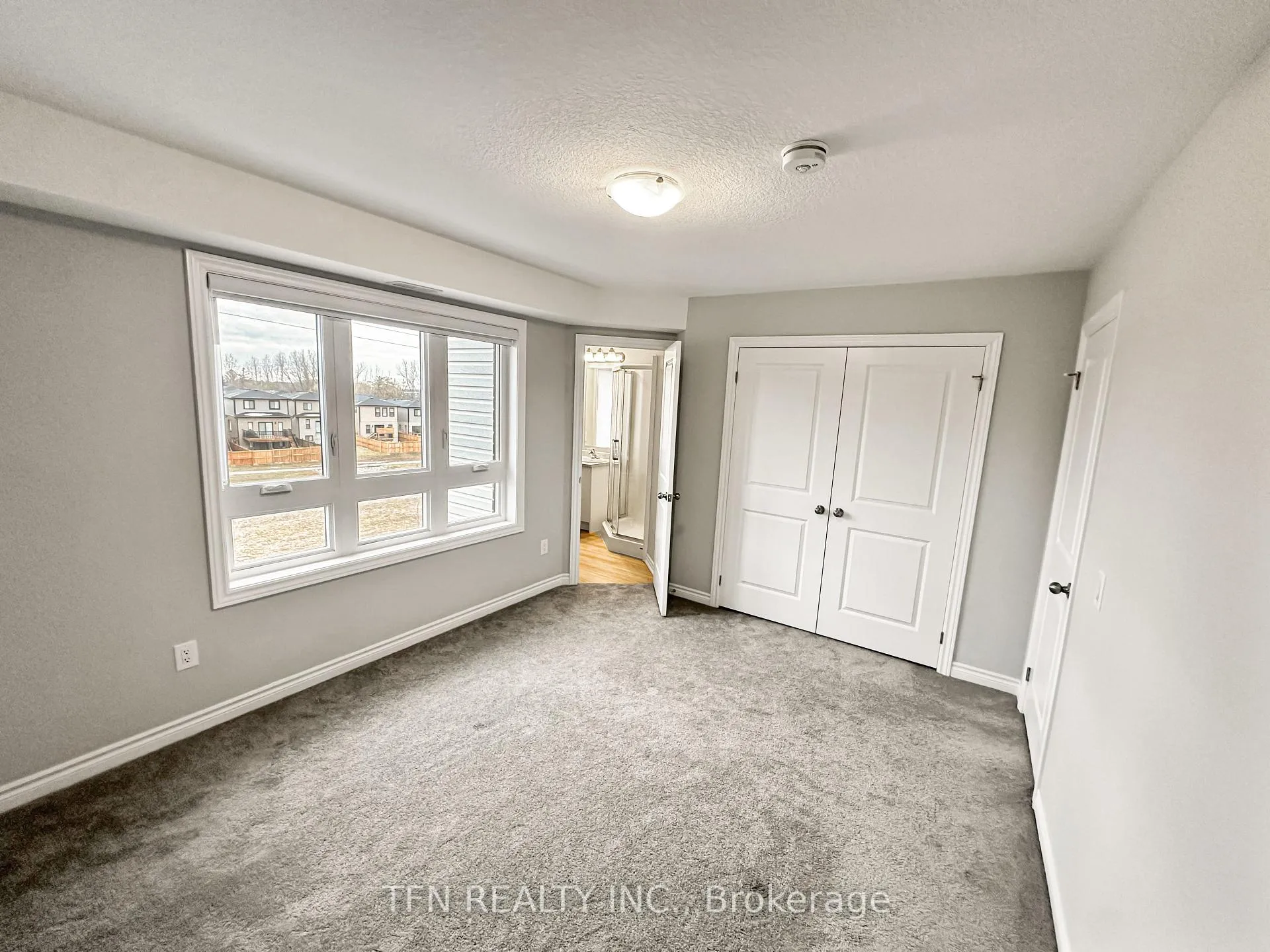 Photo 8 of 293 Chapel Hill Drive, Kitchener — HOMEH