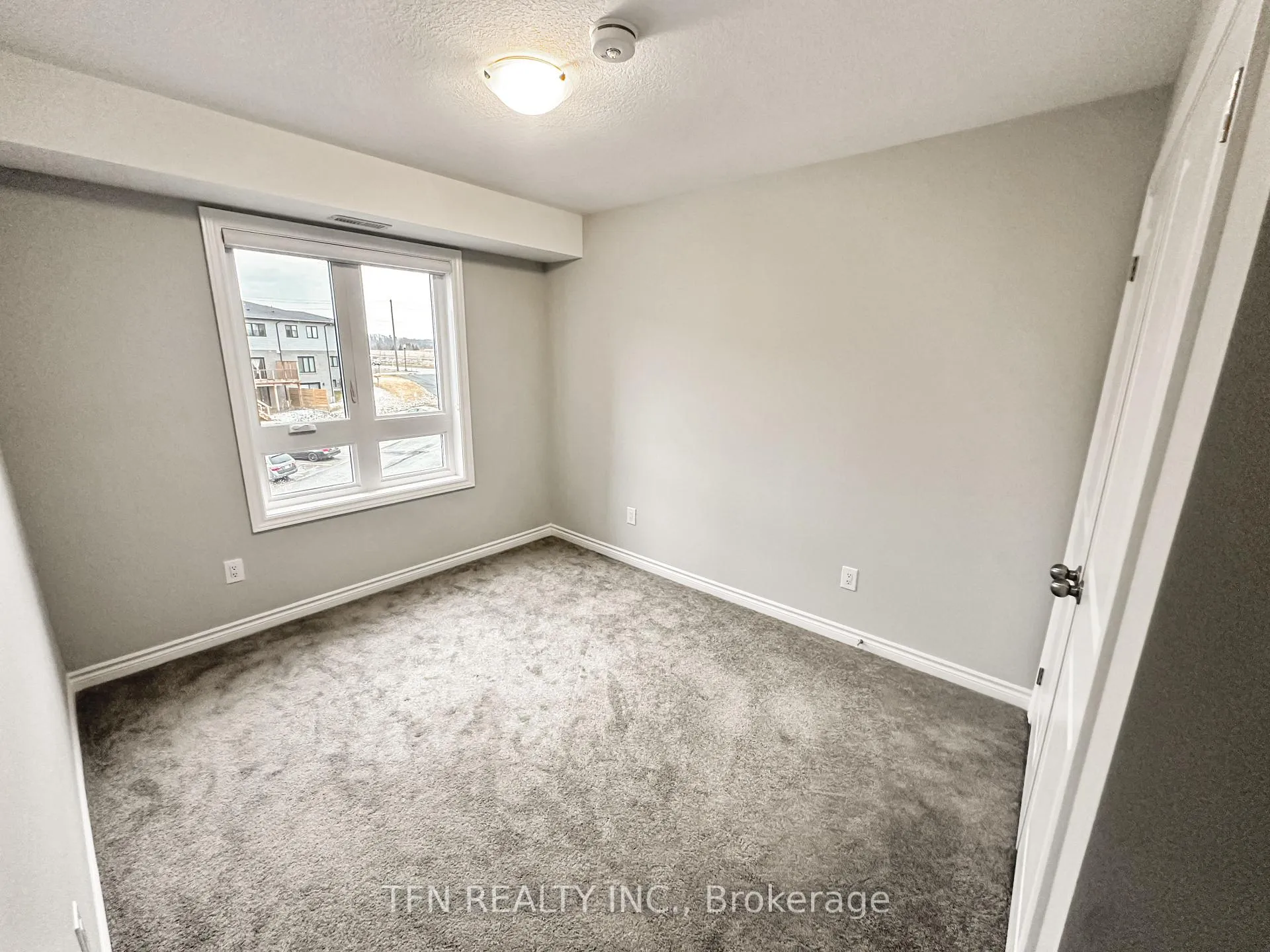 Photo 10 of 293 Chapel Hill Drive, Kitchener — HOMEH