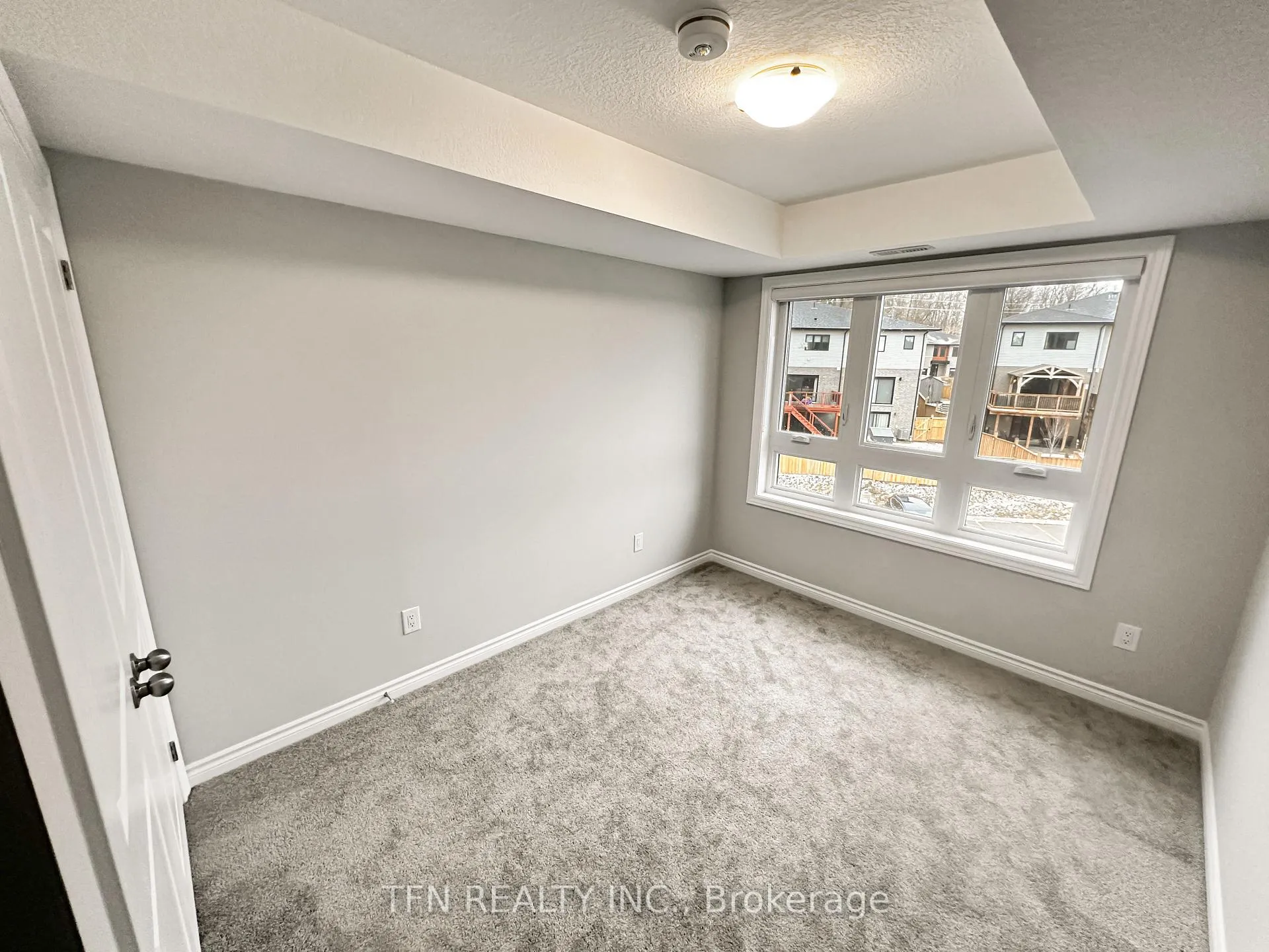 Photo 11 of 293 Chapel Hill Drive, Kitchener — HOMEH