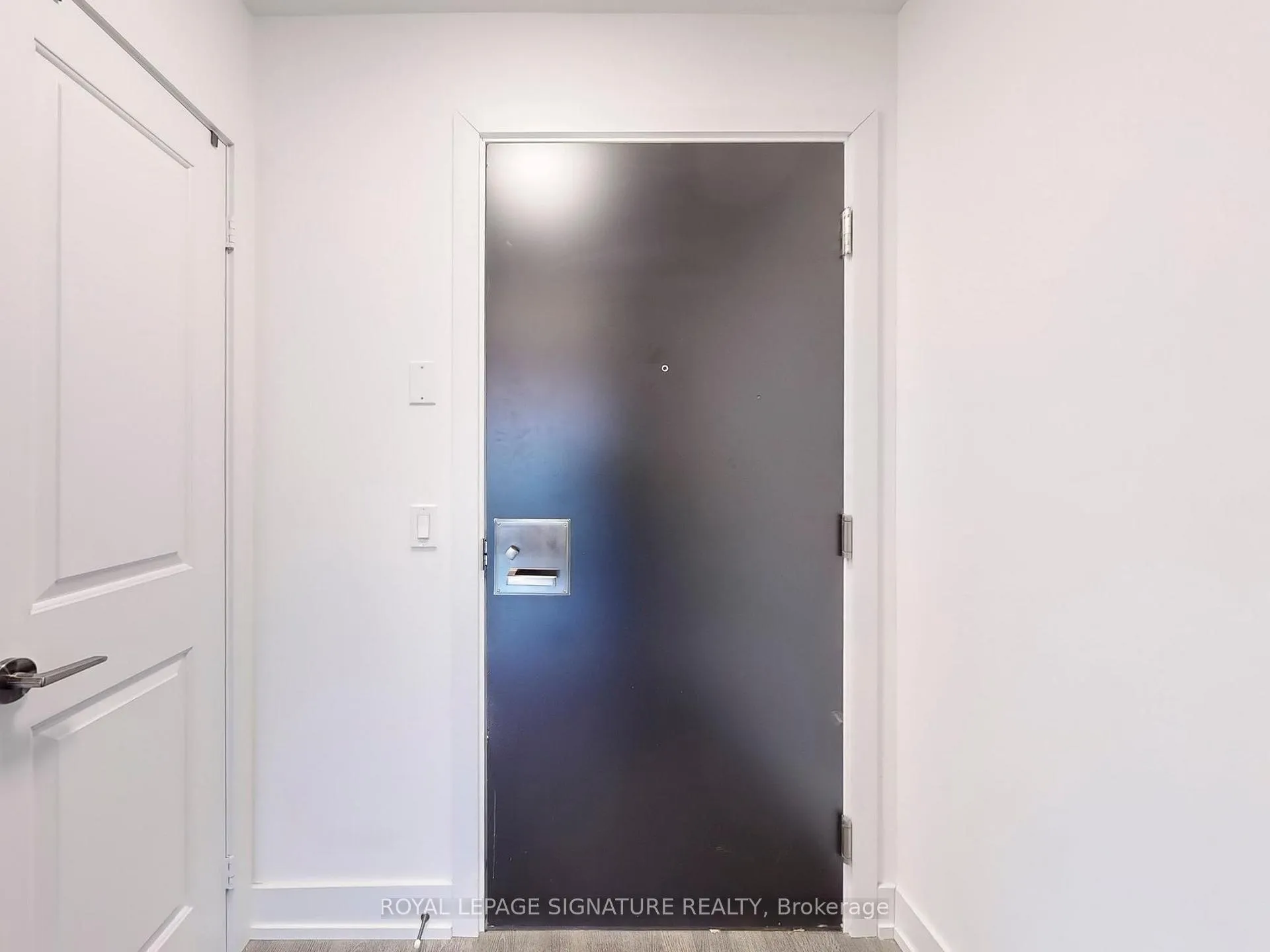 Photo 5 of Unit 809, 11 Lillian Street, Toronto, Mount Pleasant West — HOMEH