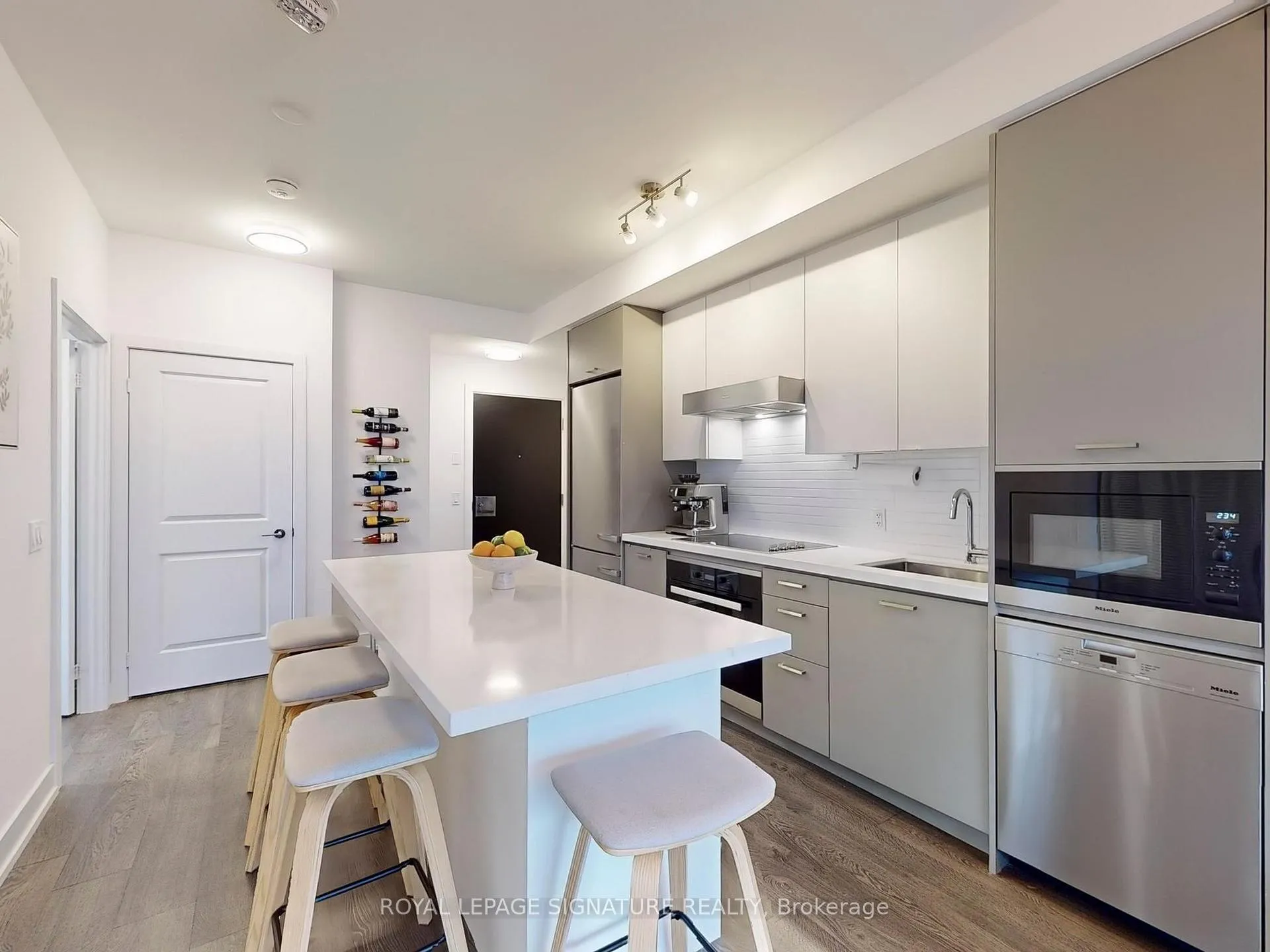 Photo 7 of Unit 809, 11 Lillian Street, Toronto, Mount Pleasant West — HOMEH