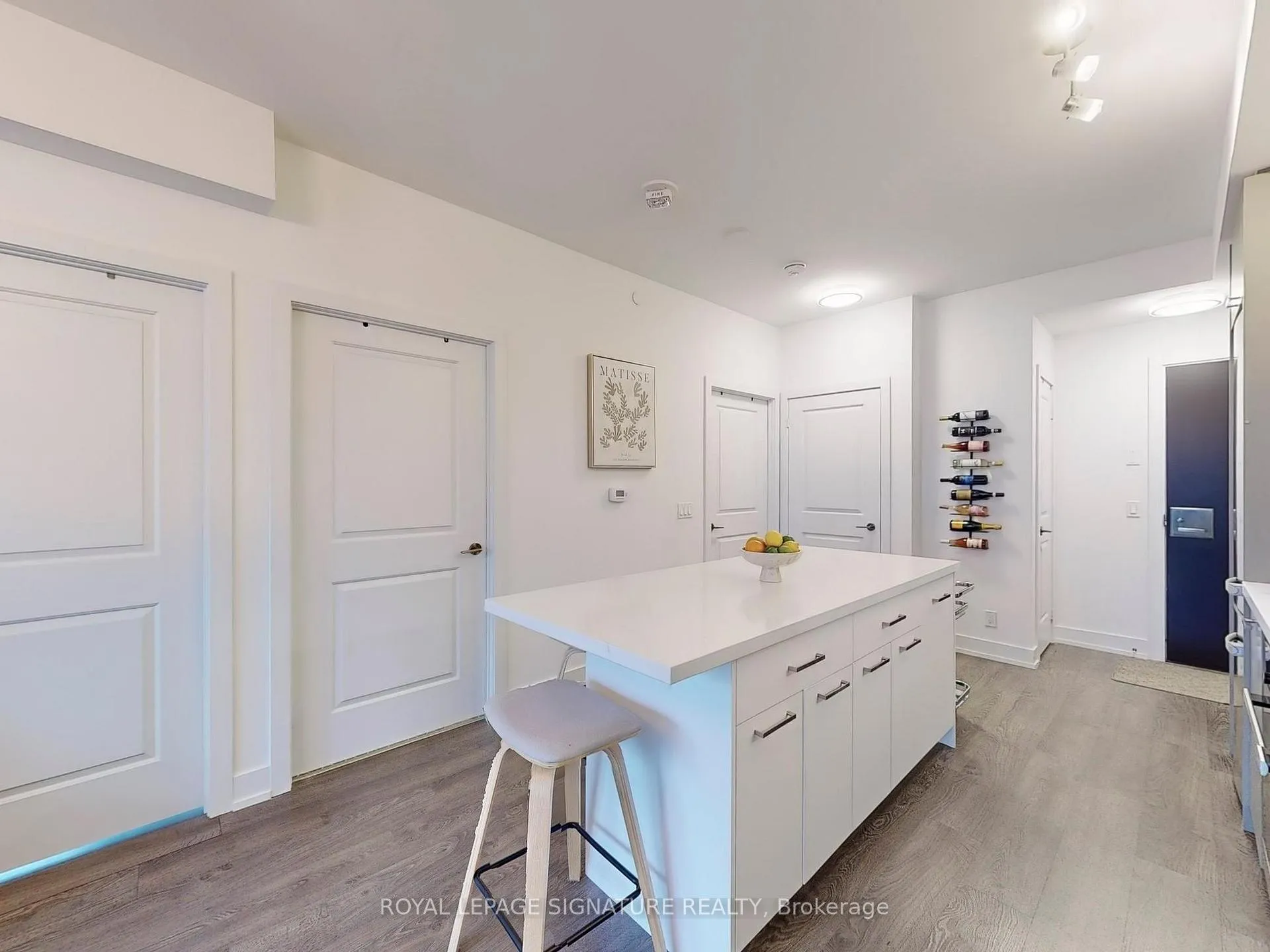 Photo 10 of Unit 809, 11 Lillian Street, Toronto, Mount Pleasant West — HOMEH