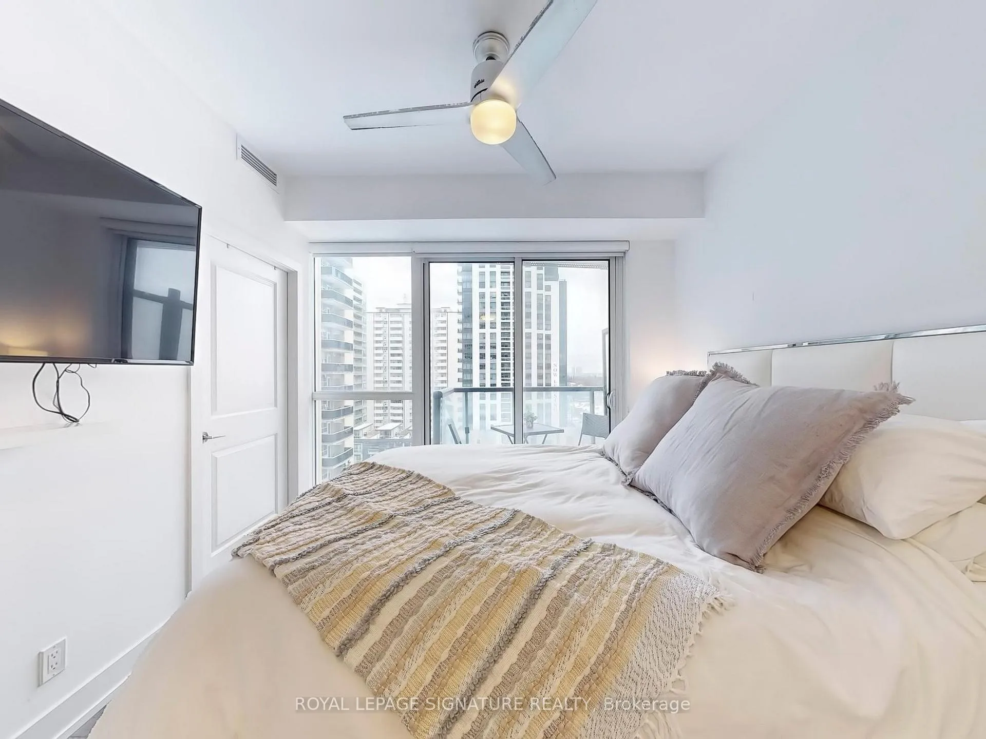 Photo 19 of Unit 809, 11 Lillian Street, Toronto, Mount Pleasant West — HOMEH
