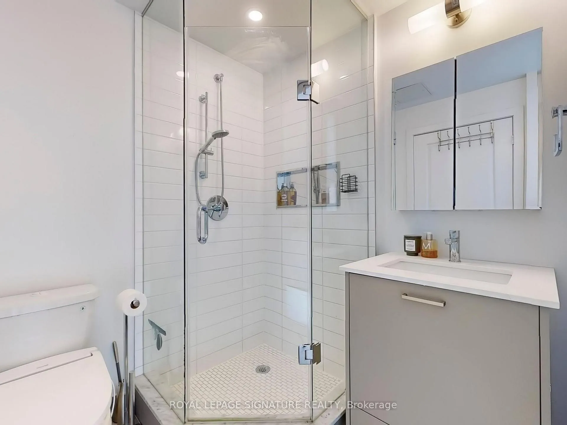 Photo 21 of Unit 809, 11 Lillian Street, Toronto, Mount Pleasant West — HOMEH