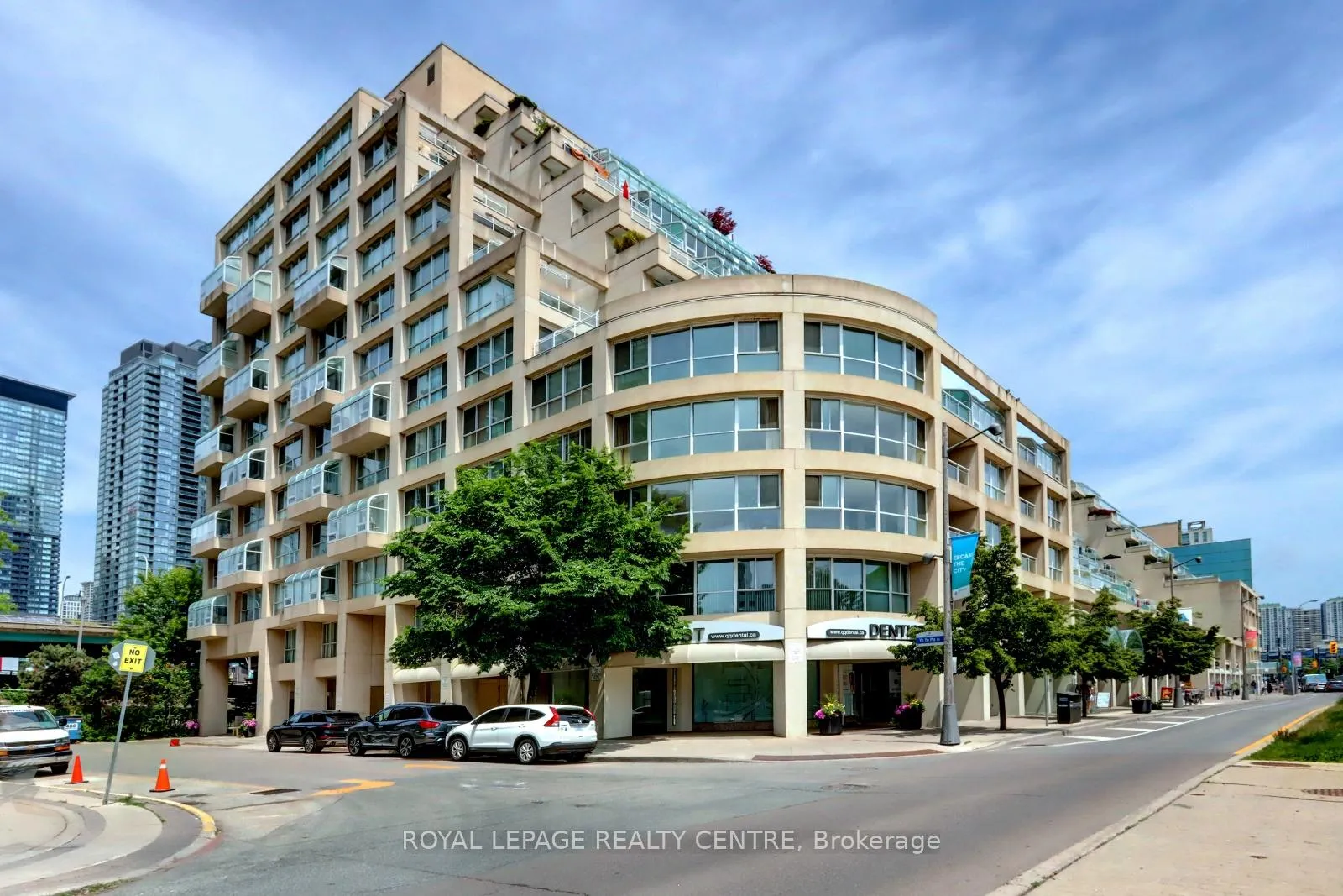 Front of Unit 401W, 480 Queens Quay W