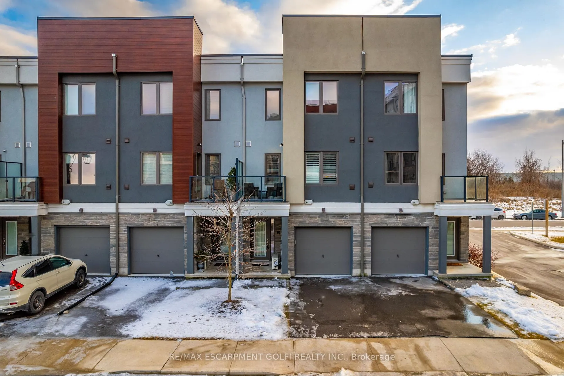 Photo 1 of Unit 10, 115 Shoreview Place, Hamilton, Stoney Creek — HOMEH