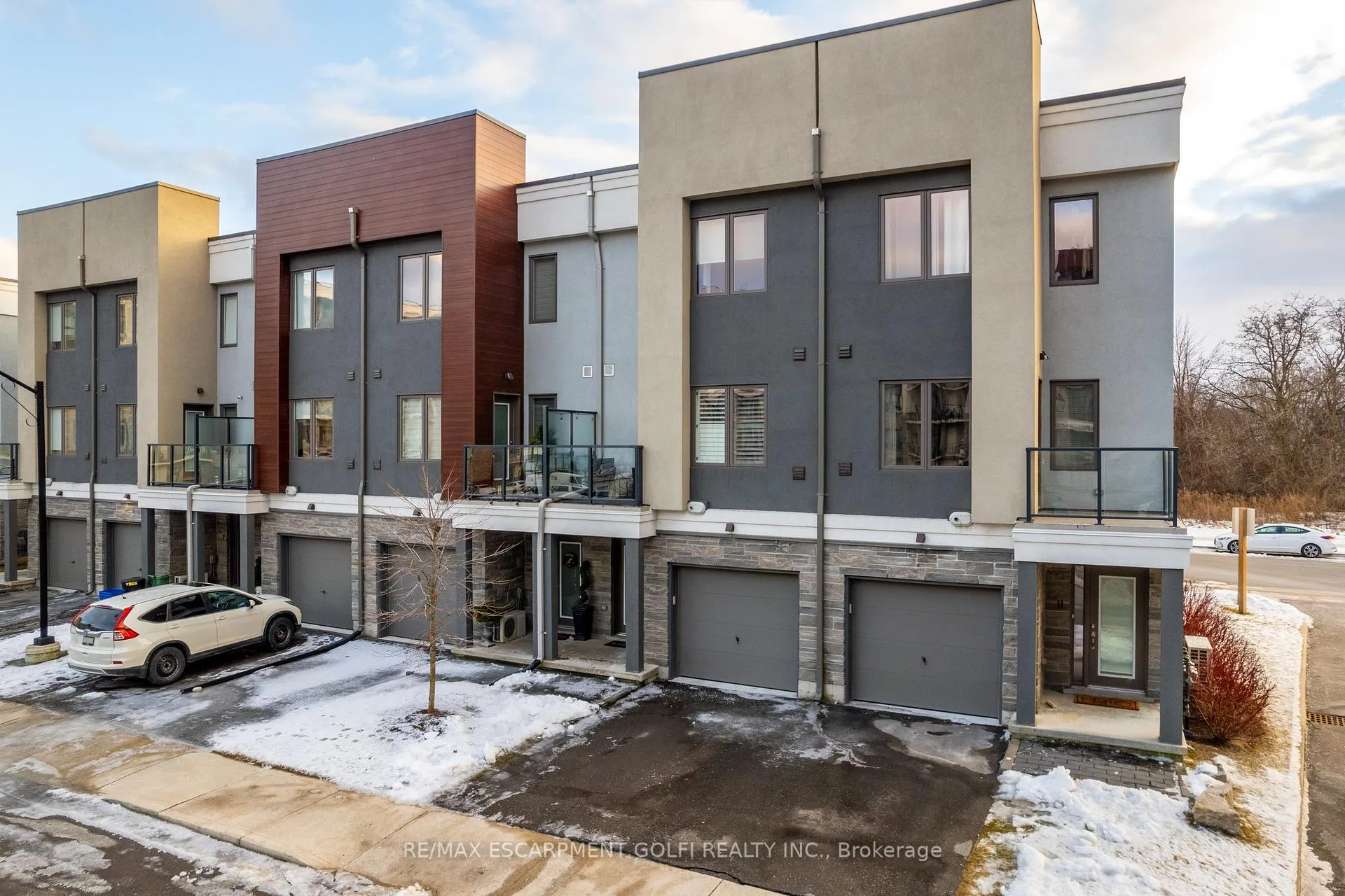 Photo 2 of Unit 10, 115 Shoreview Place, Hamilton, Stoney Creek — HOMEH