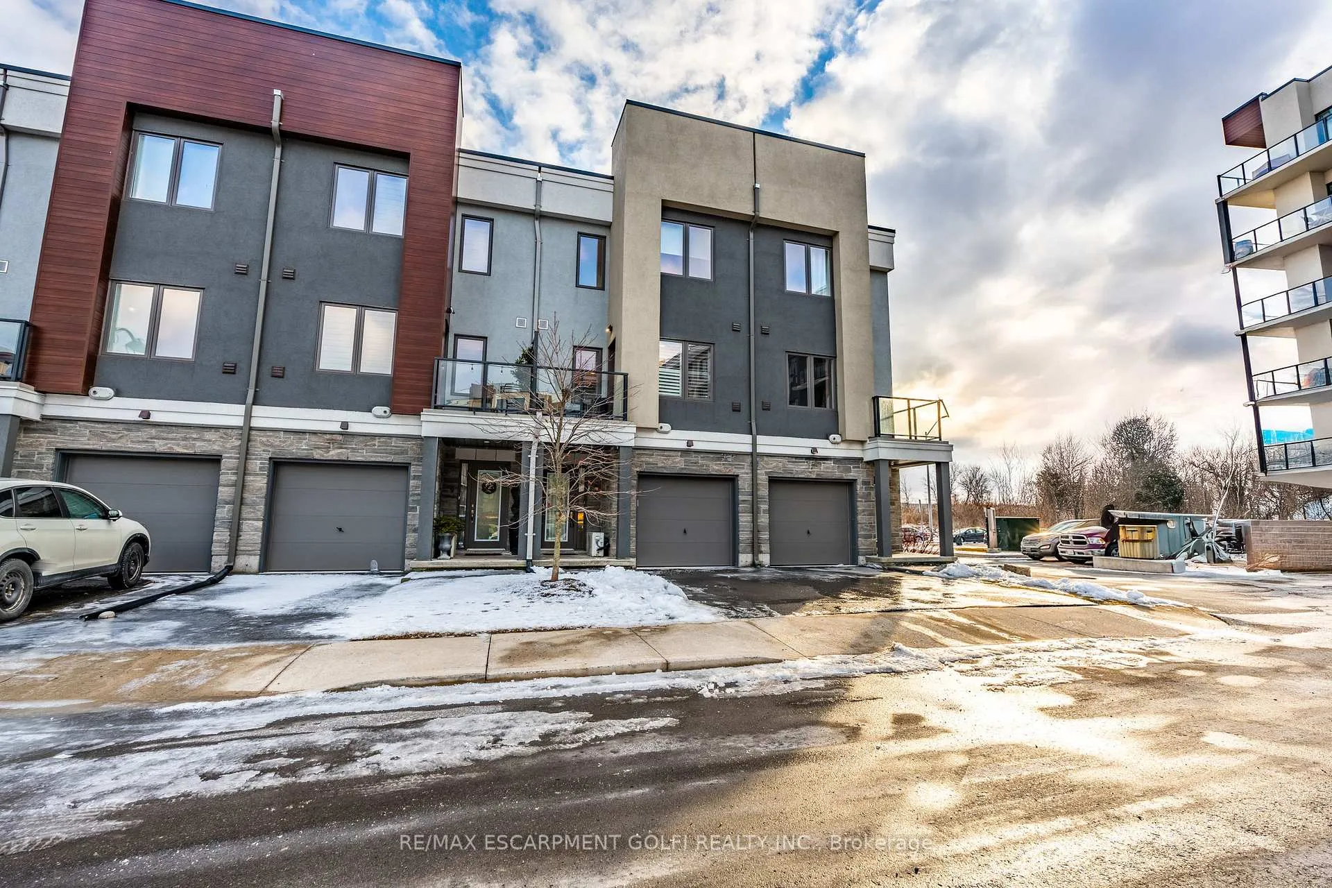 Photo 3 of Unit 10, 115 Shoreview Place, Hamilton, Stoney Creek — HOMEH