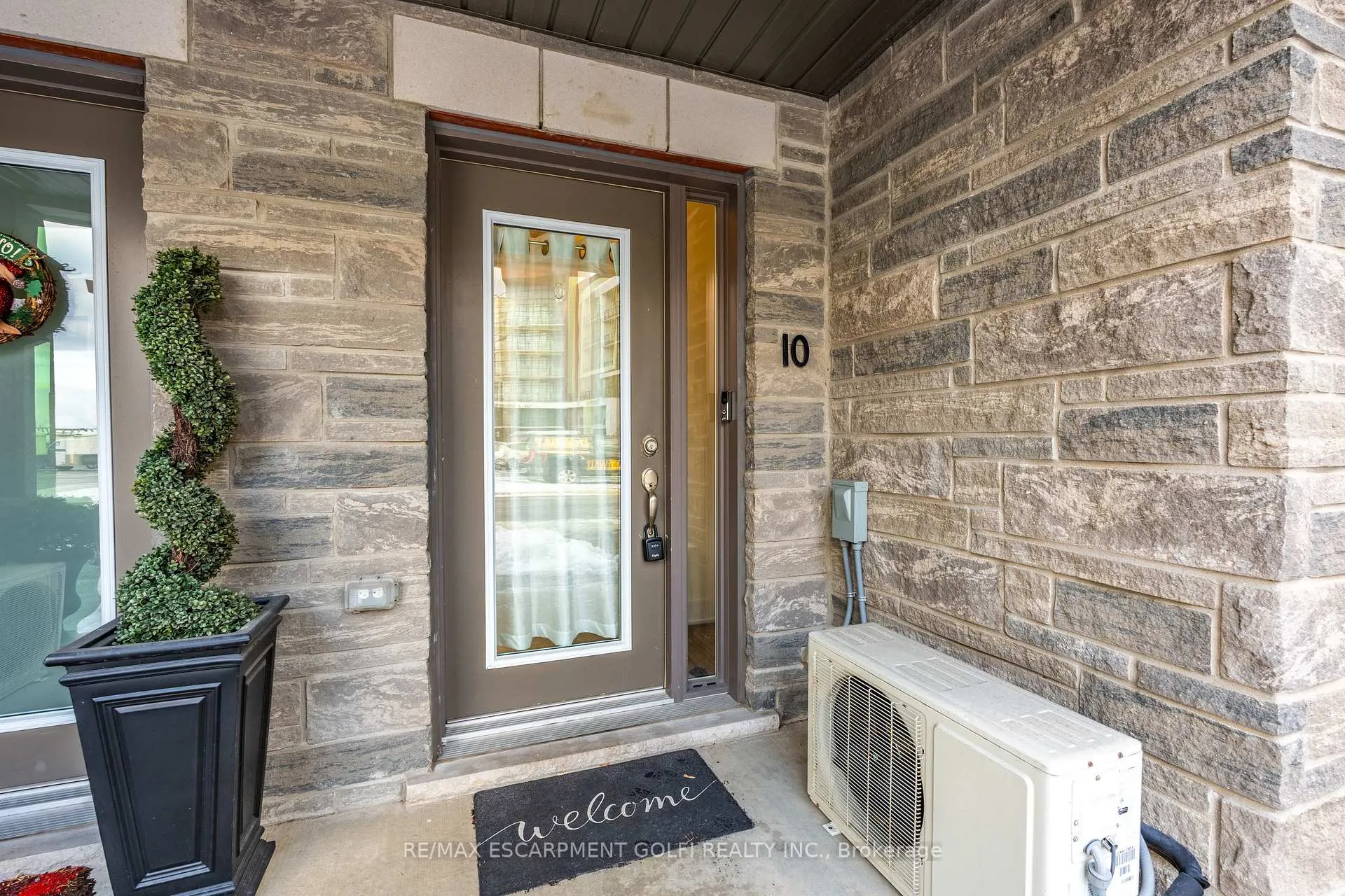Photo 4 of Unit 10, 115 Shoreview Place, Hamilton, Stoney Creek — HOMEH