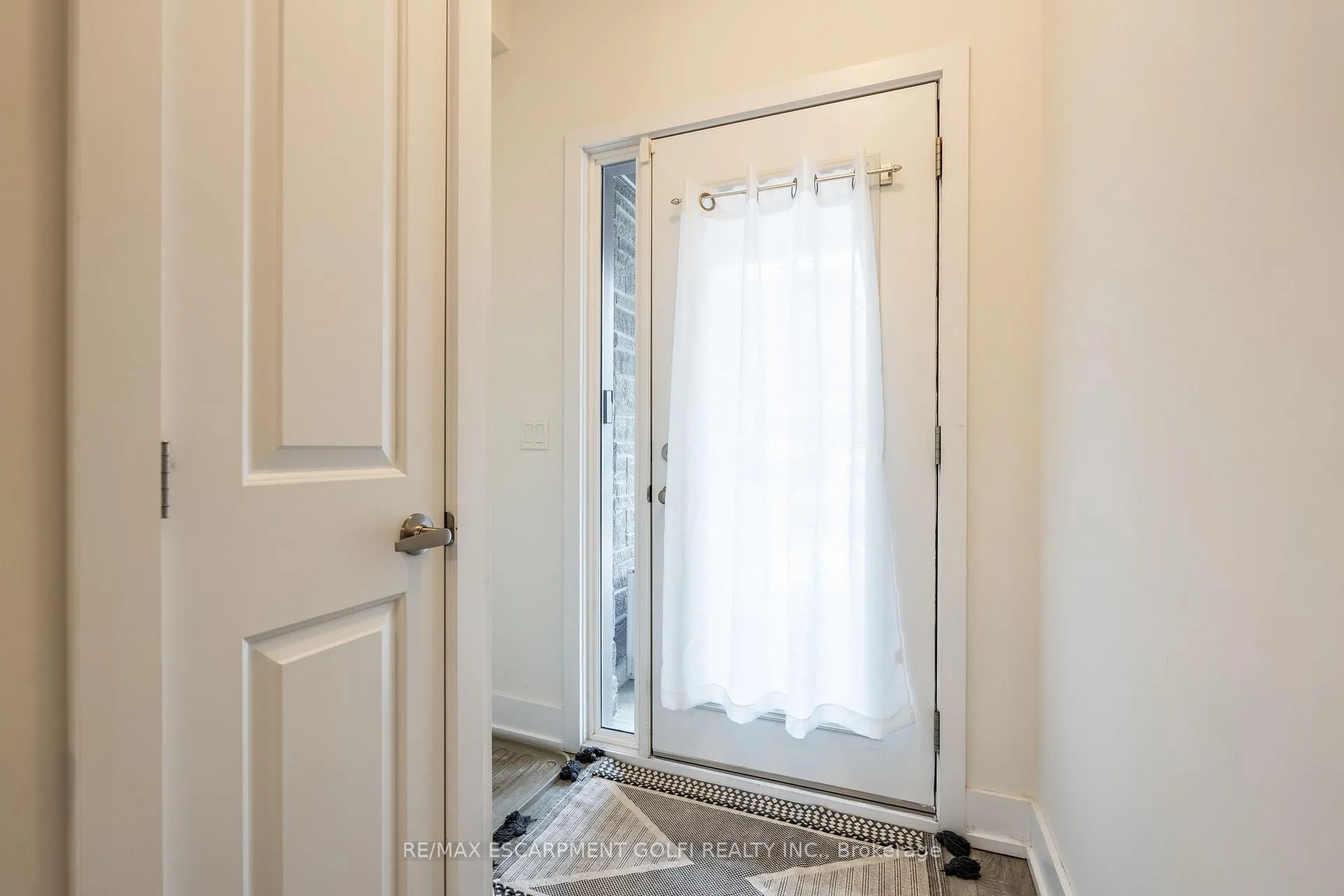 Photo 5 of Unit 10, 115 Shoreview Place, Hamilton, Stoney Creek — HOMEH