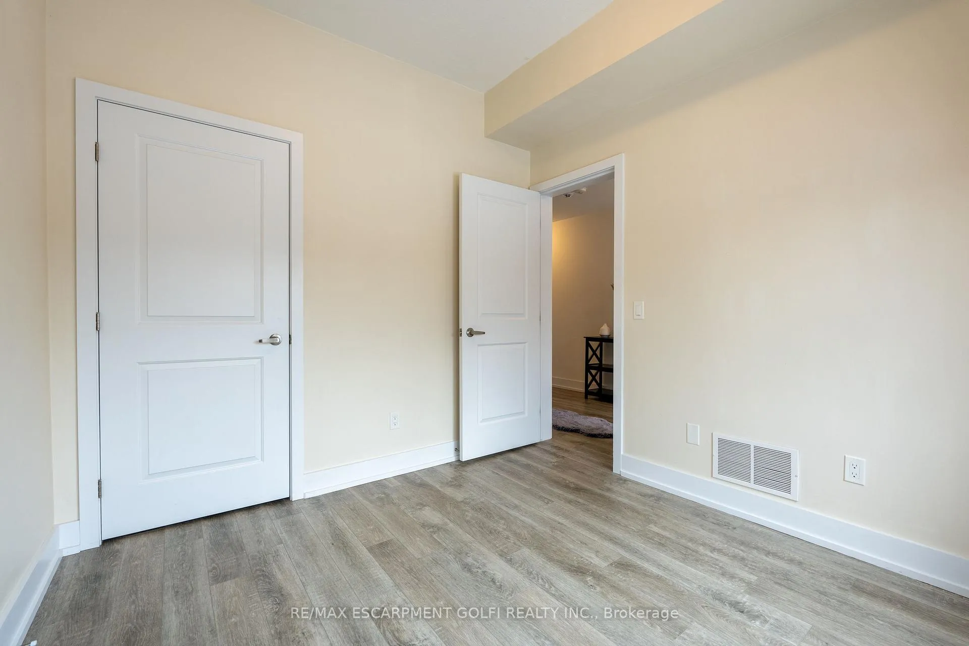 Photo 8 of Unit 10, 115 Shoreview Place, Hamilton, Stoney Creek — HOMEH