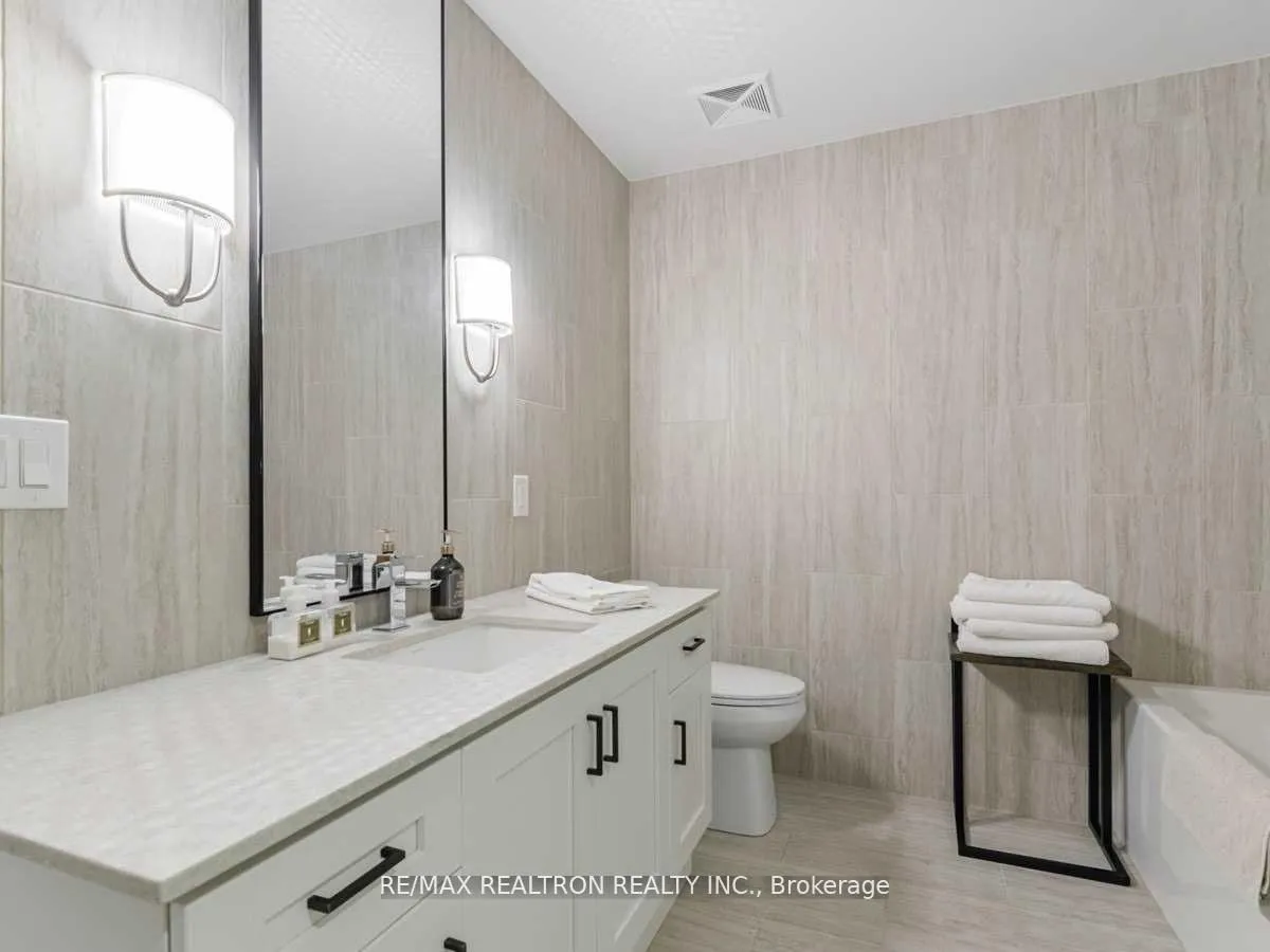Photo 23 of Unit D326, 333 Sea Ray Avenue, Innisfil, Rural Innisfil — HOMEH