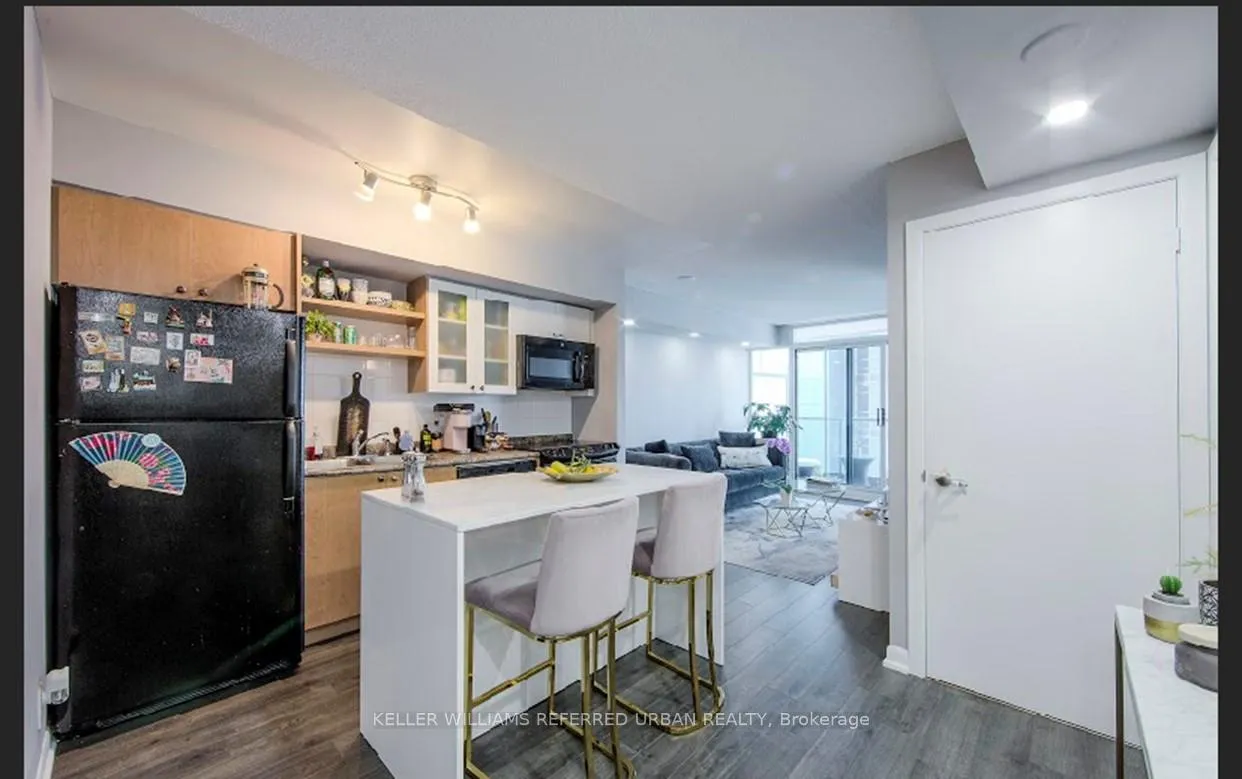 Photo 2 of Unit 1201, 600 Fleet Street, Toronto, Niagara — HOMEH