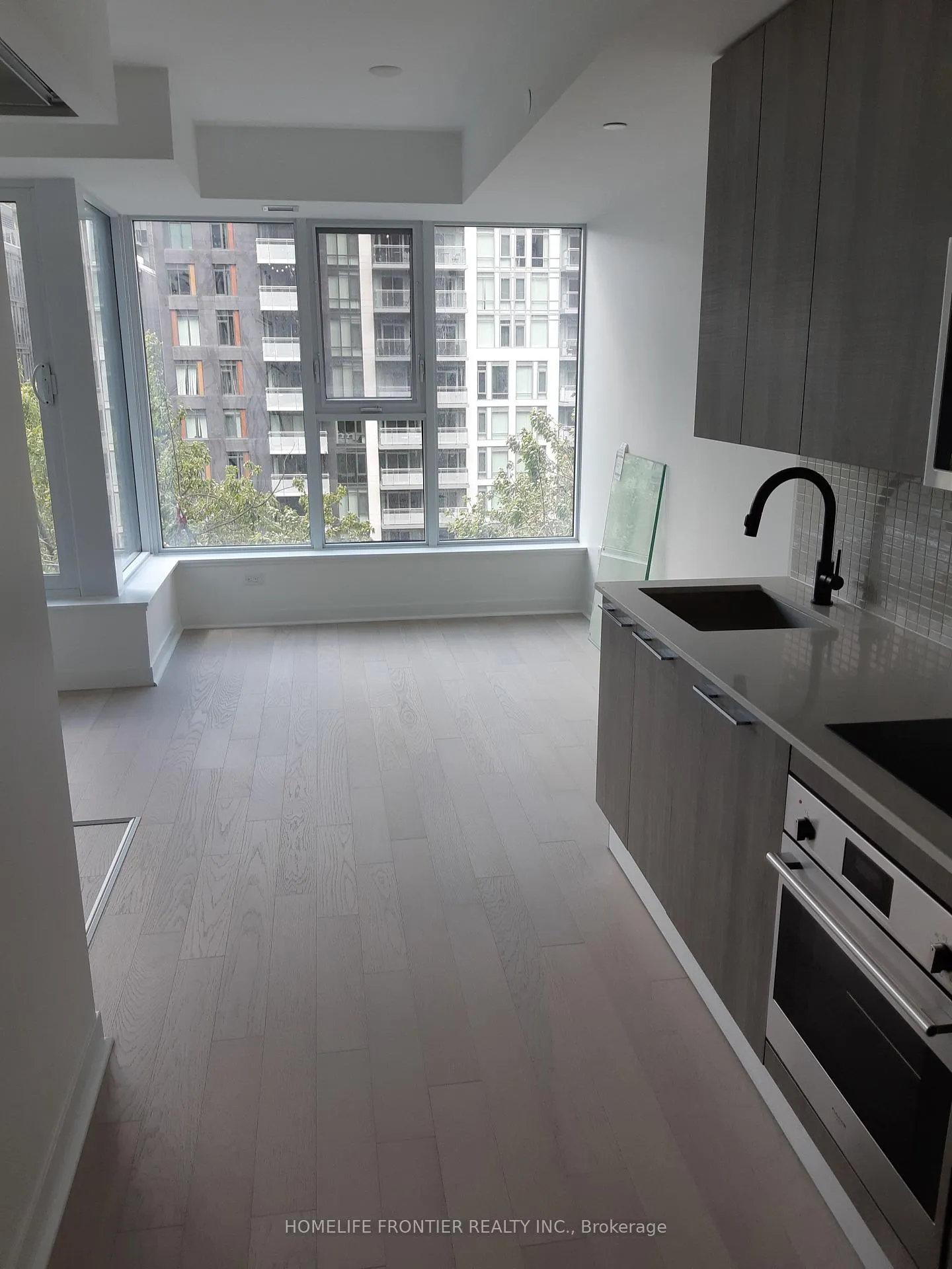 Photo 4 of Unit 706, 501 Adelaide Street W, Toronto, Waterfront Communities — HOMEH