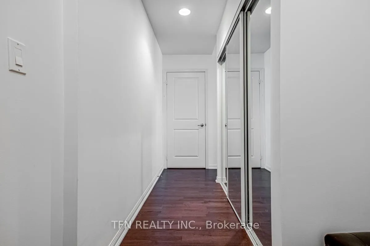 Photo 3 of Unit 501, 628 Fleet Street, Toronto, Niagara — HOMEH