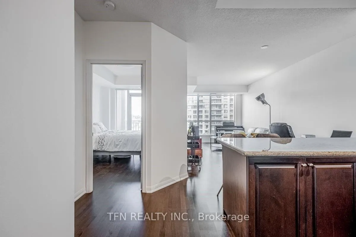 Photo 4 of Unit 501, 628 Fleet Street, Toronto, Niagara — HOMEH