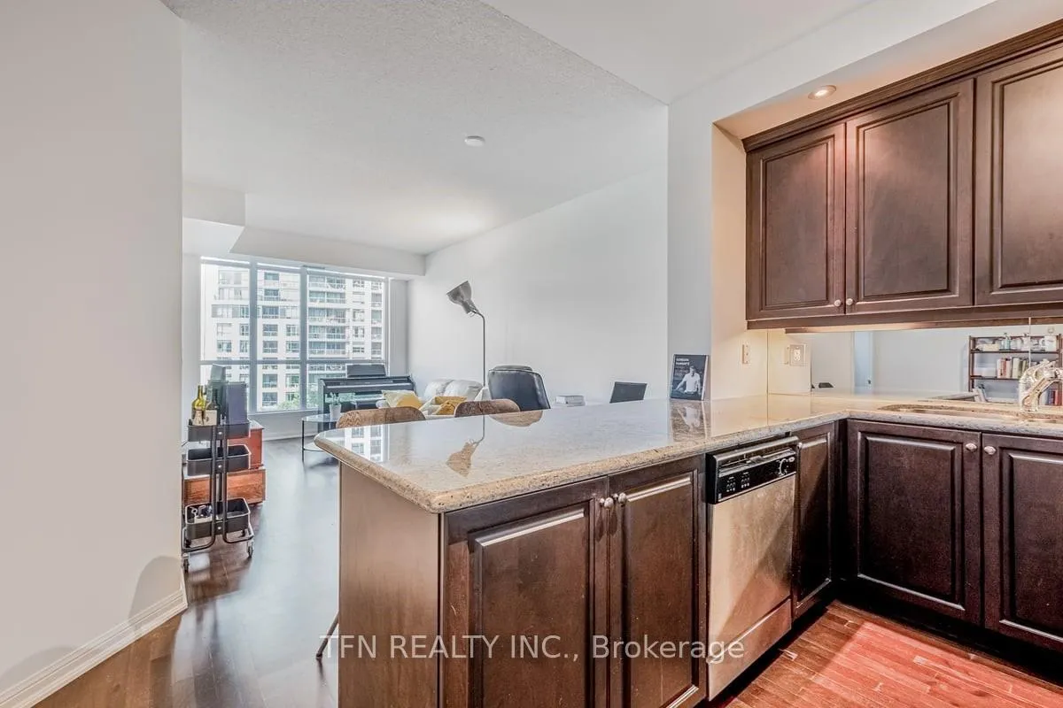 Photo 5 of Unit 501, 628 Fleet Street, Toronto, Niagara — HOMEH